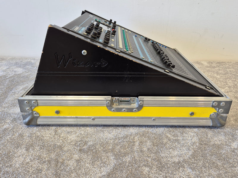 Allen & Heath Qu-16 - Compact 16-Channel Digital Mixer w/ Flight Case - image 9