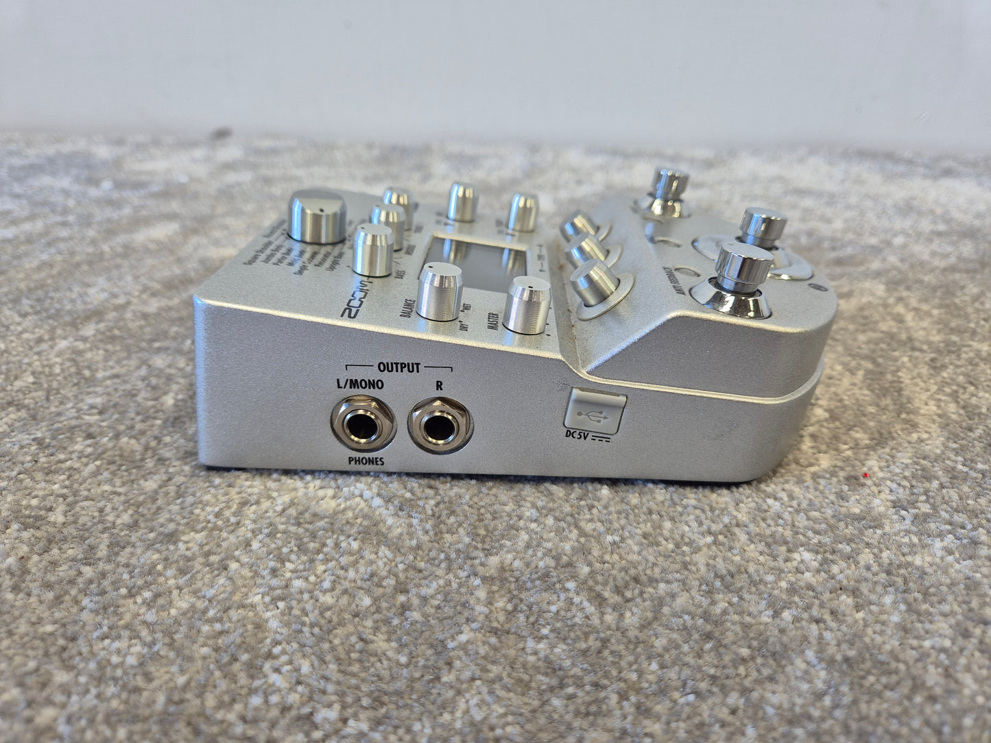 Zoom A3 Pre-Amp & Effects Pedal for Acoustic Guitar