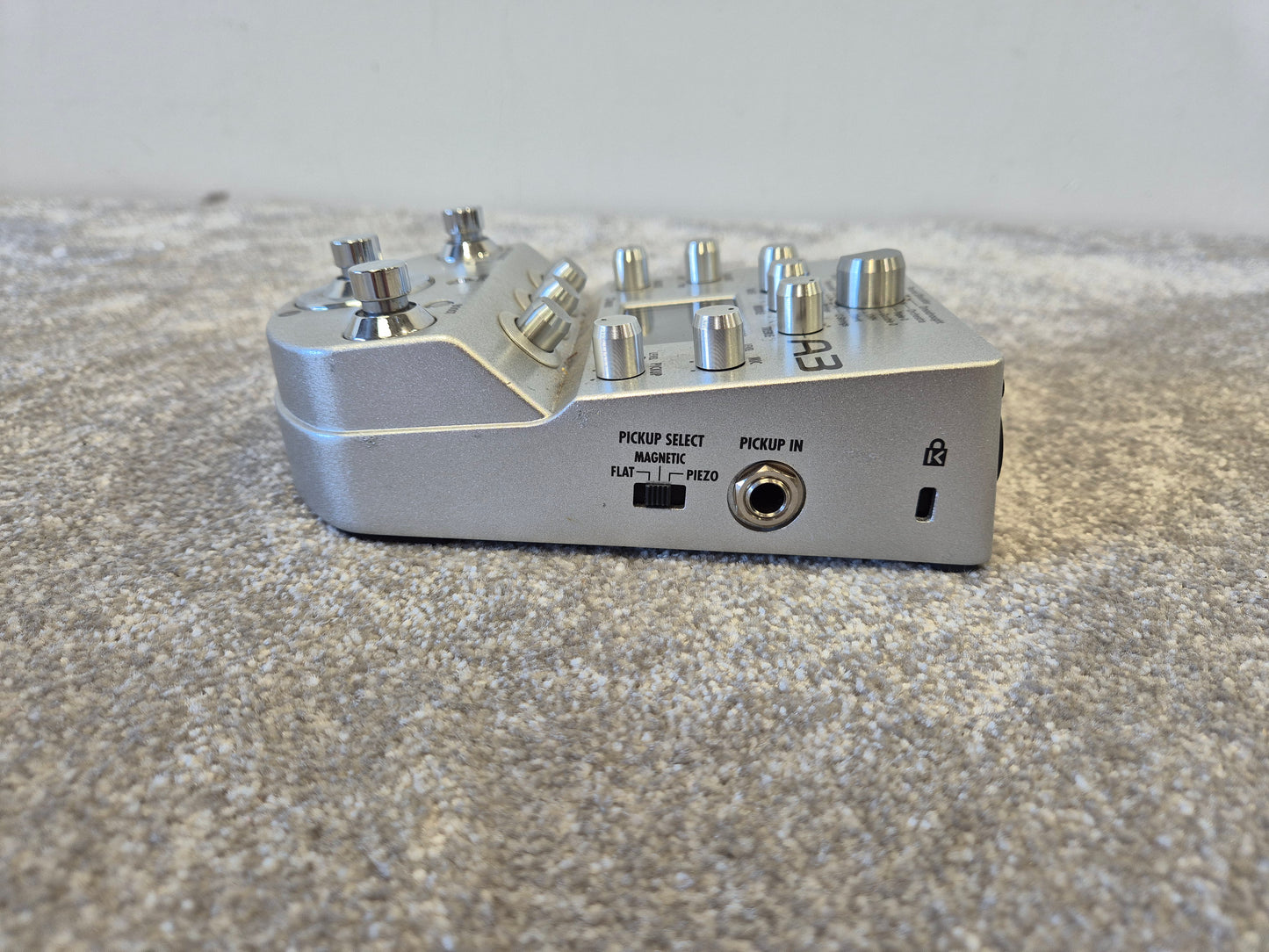 Zoom A3 Pre-Amp & Effects Pedal for Acoustic Guitar