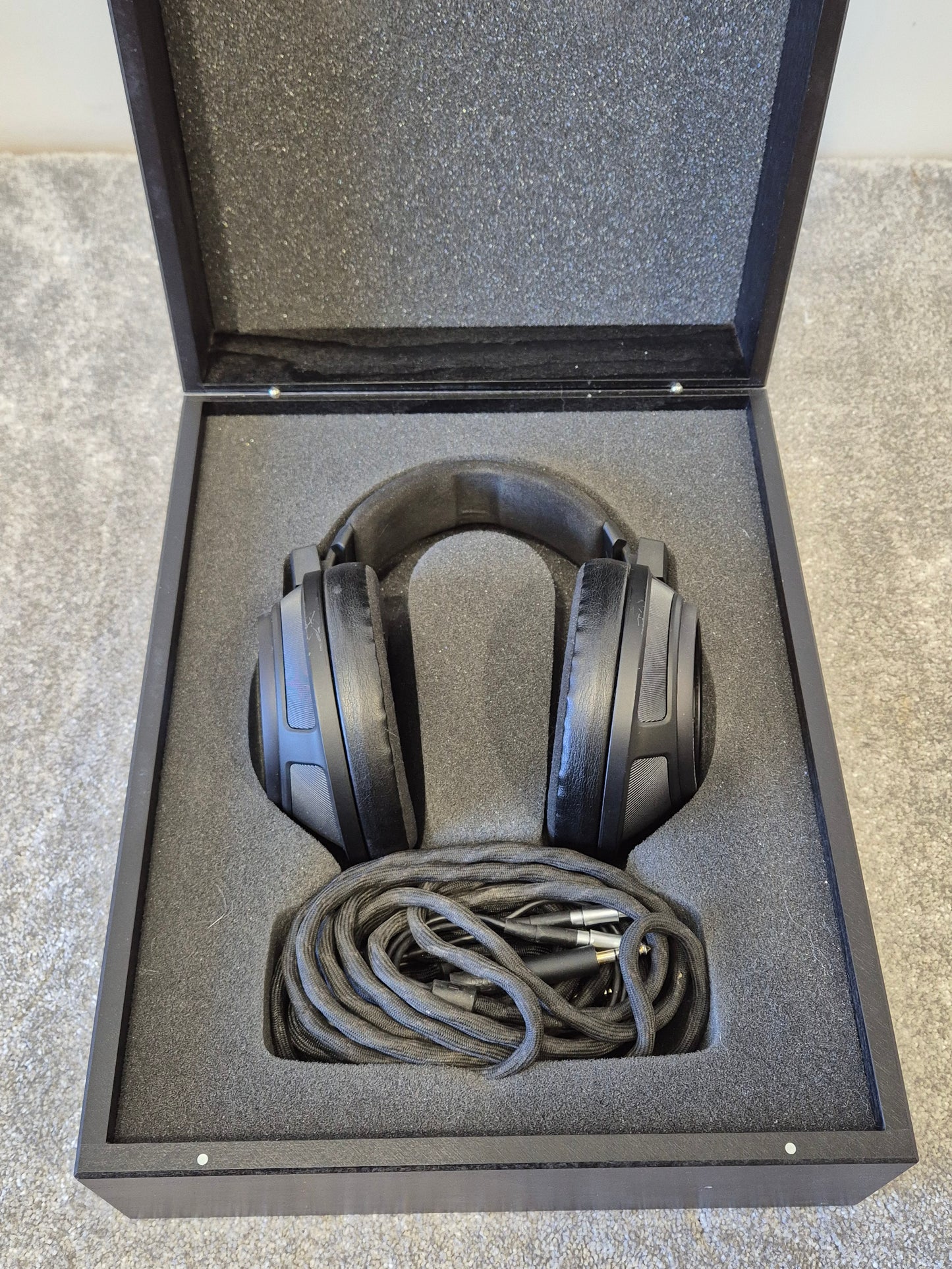 Sennheiser HD820 - High-End Audiophile Headphones w/ Hard Case
