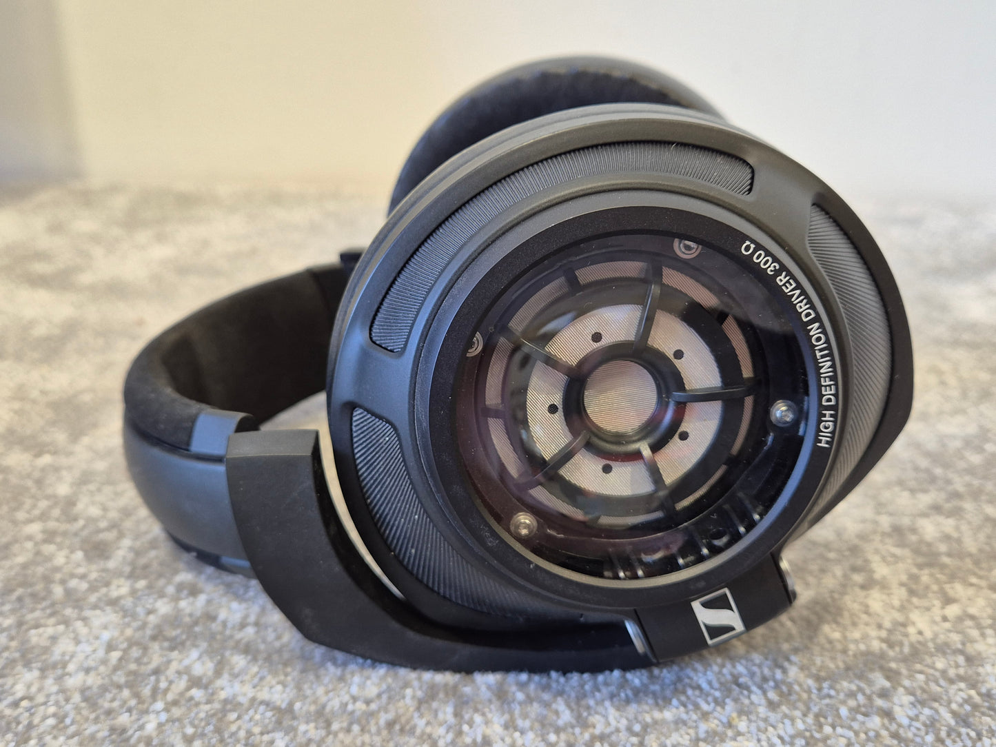 Sennheiser HD820 - High-End Audiophile Headphones w/ Hard Case