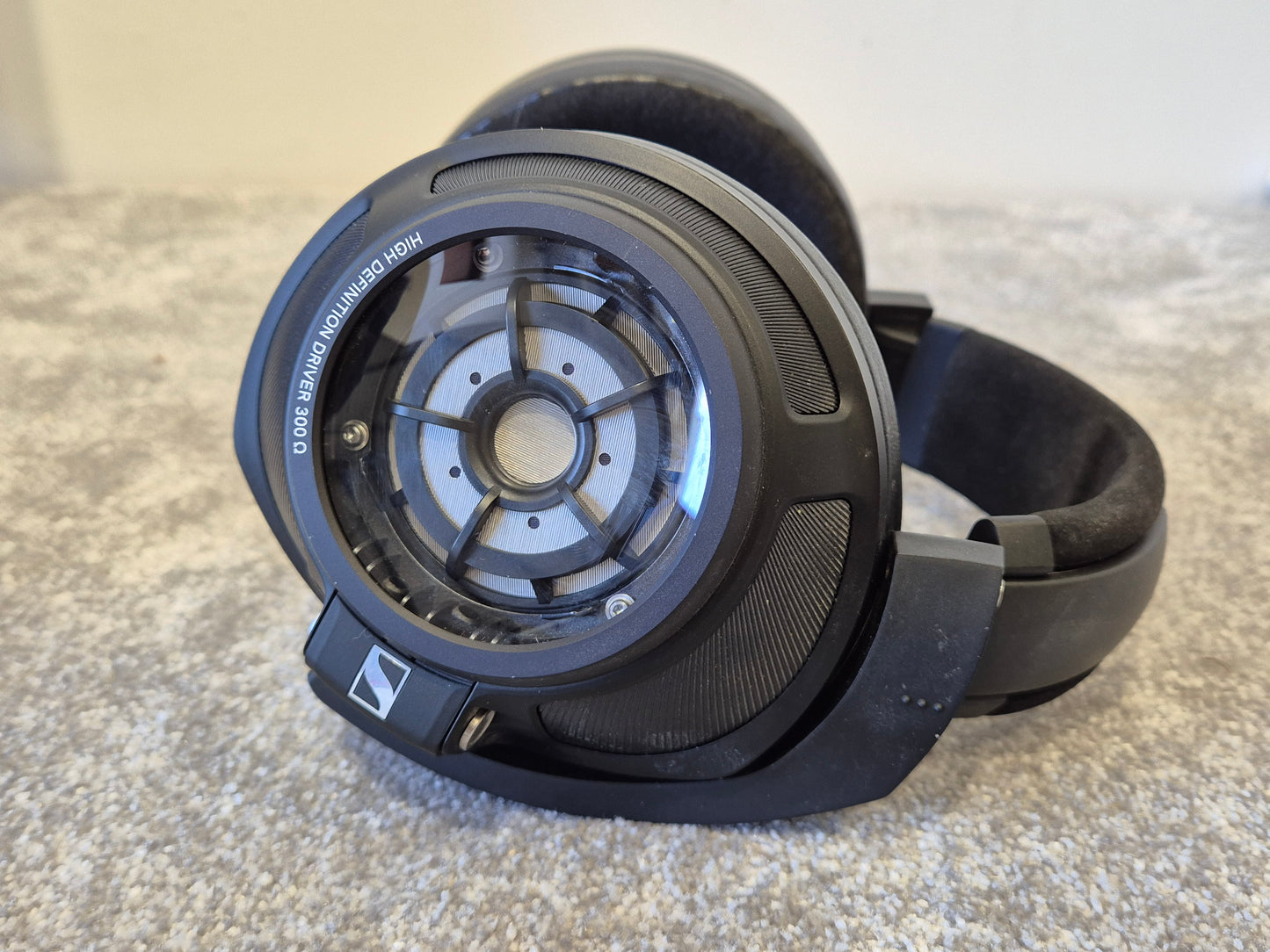 Sennheiser HD820 - High-End Audiophile Headphones w/ Hard Case