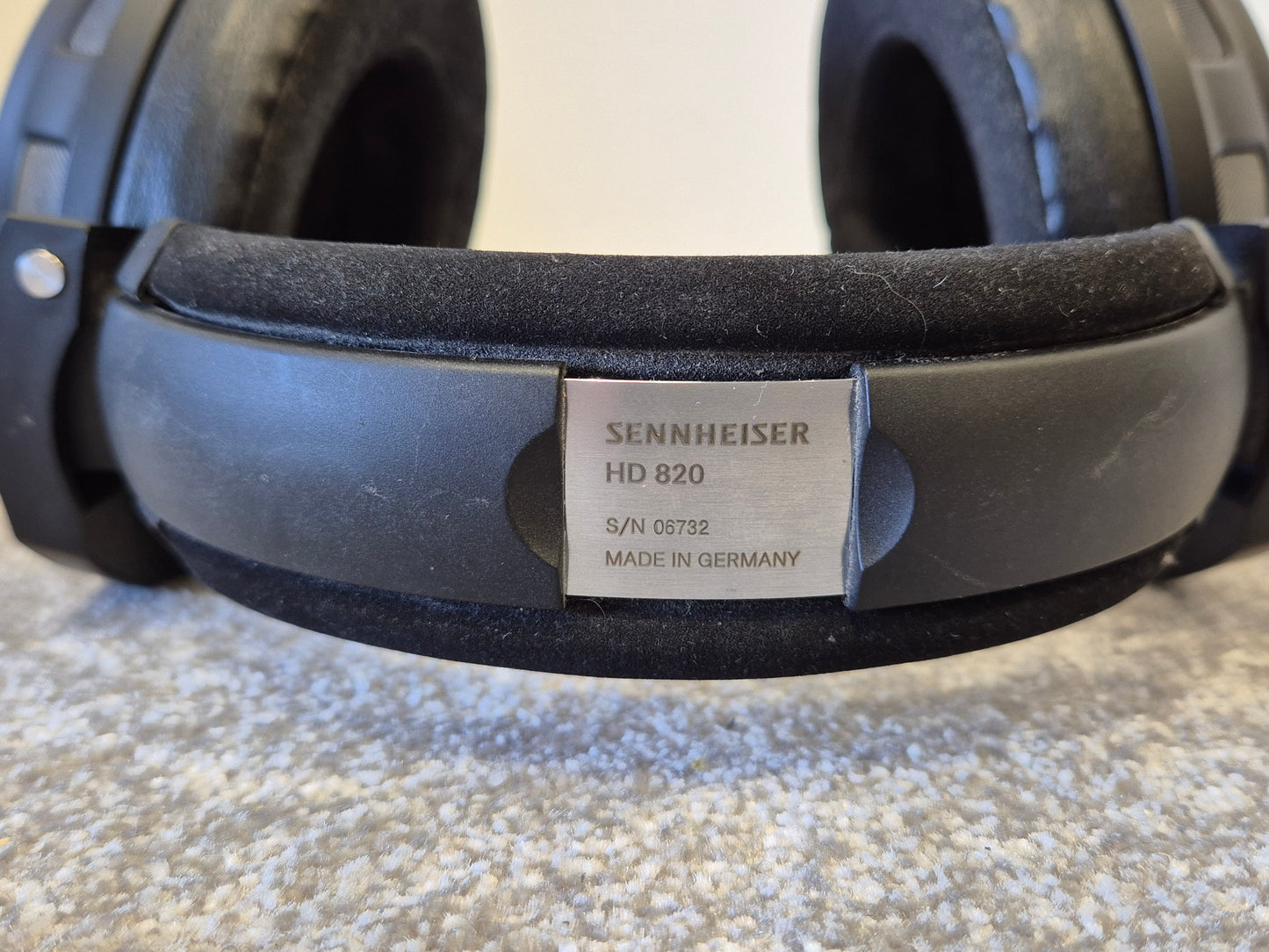 Sennheiser HD820 - High-End Audiophile Headphones w/ Hard Case
