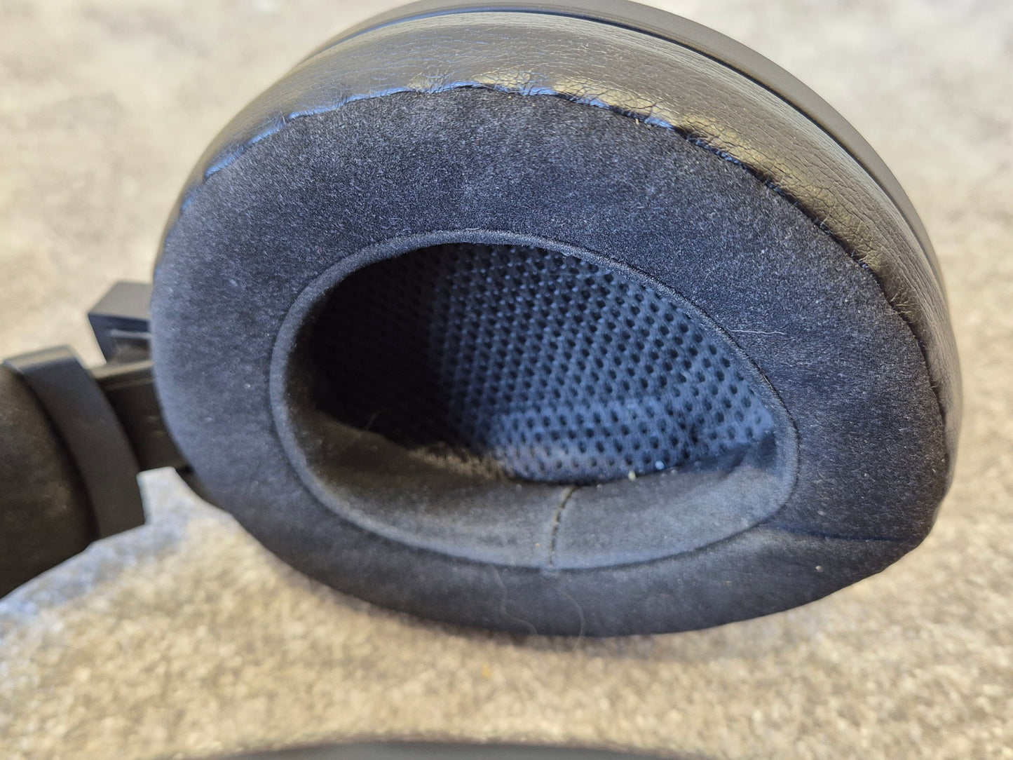 Sennheiser HD820 - High-End Audiophile Headphones w/ Hard Case