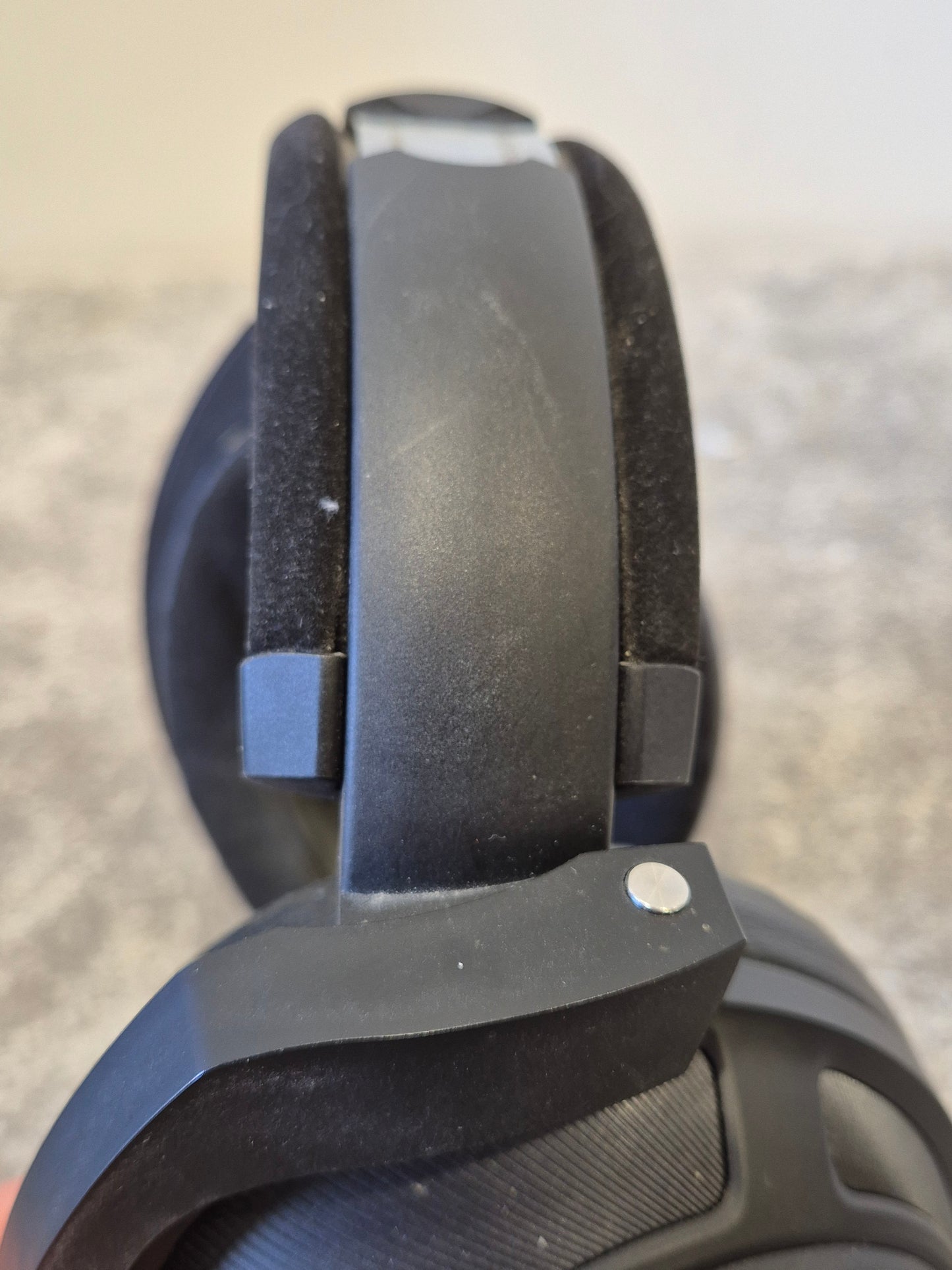 Sennheiser HD820 - High-End Audiophile Headphones w/ Hard Case