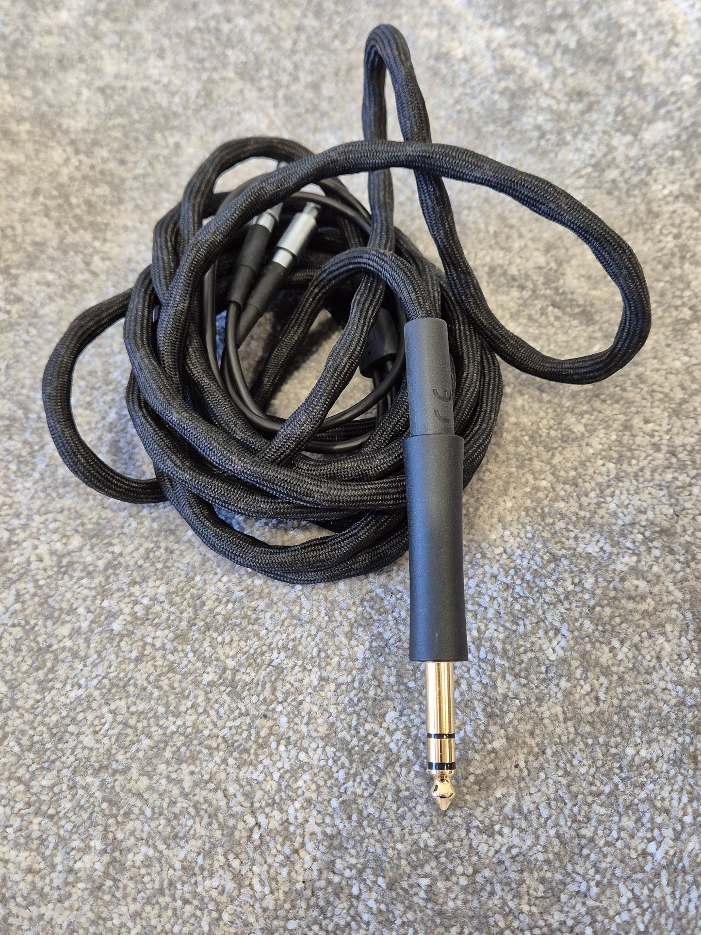 Sennheiser HD820 - High-End Audiophile Headphones w/ Hard Case