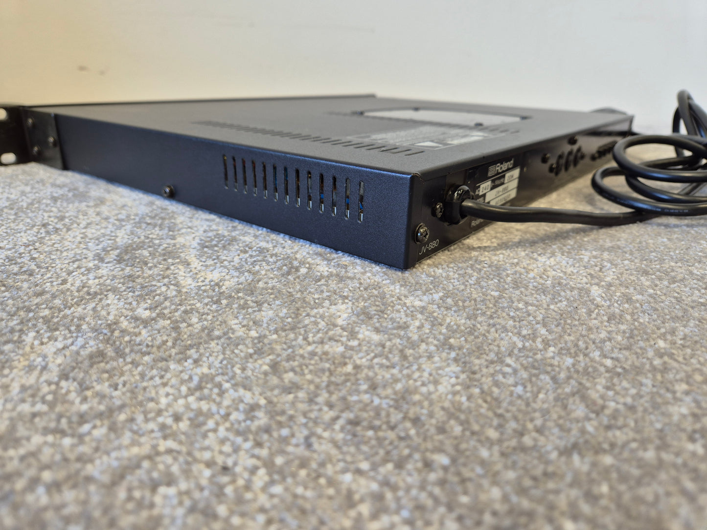 Roland JV-880 - 1U Rackmount Synthesizer Module