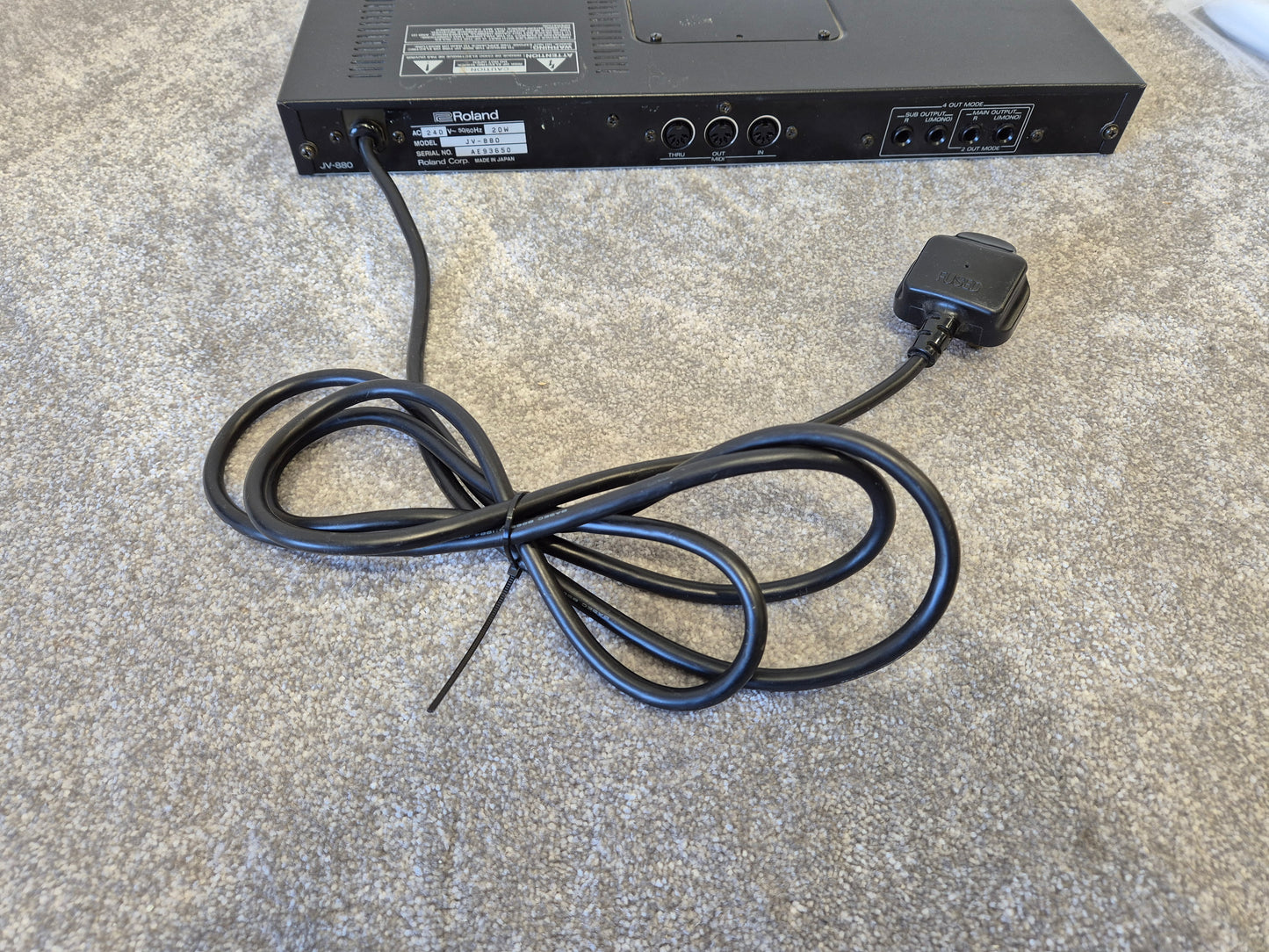 Roland JV-880 - 1U Rackmount Synthesizer Module