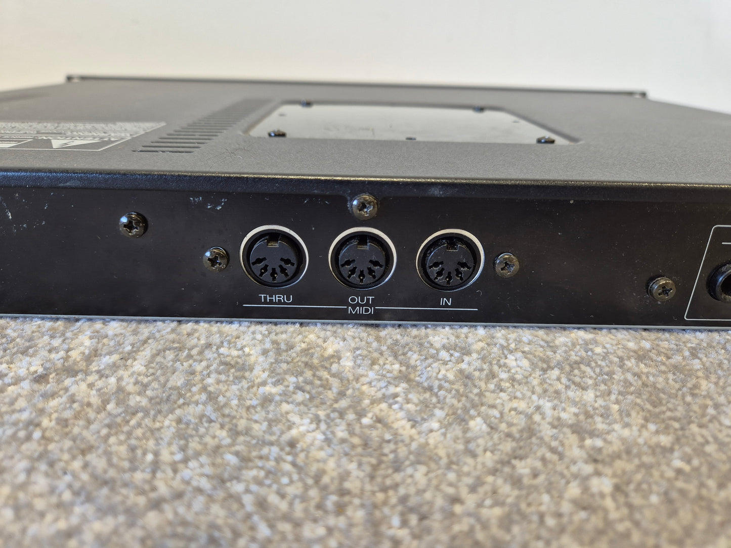 Roland JV-880 - 1U Rackmount Synthesizer Module