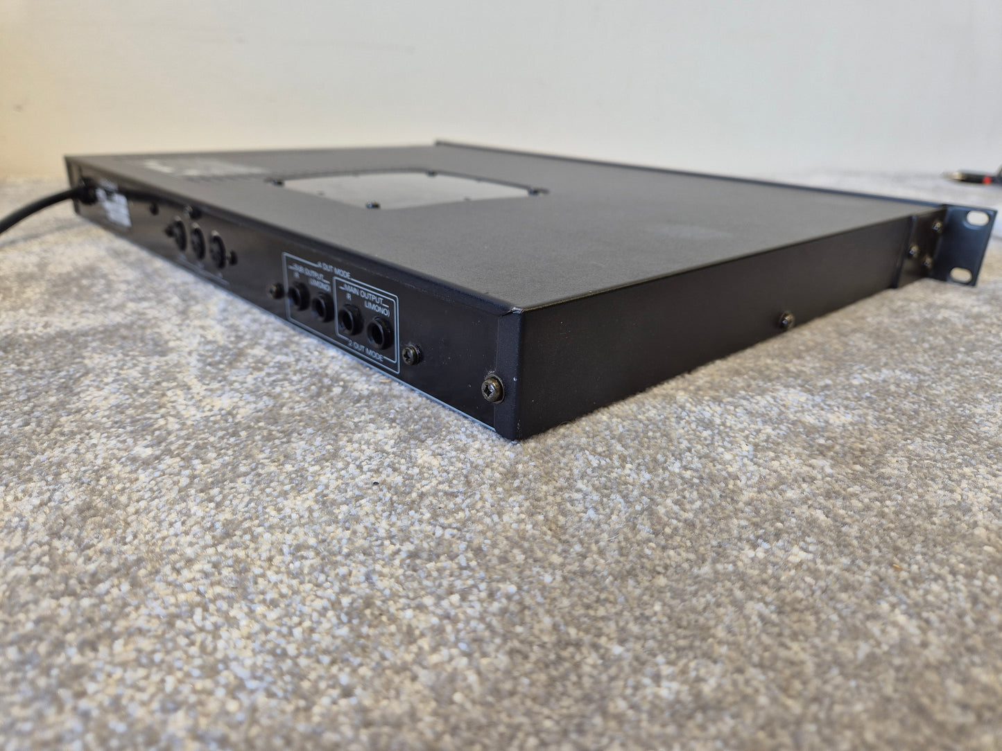 Roland JV-880 - 1U Rackmount Synthesizer Module