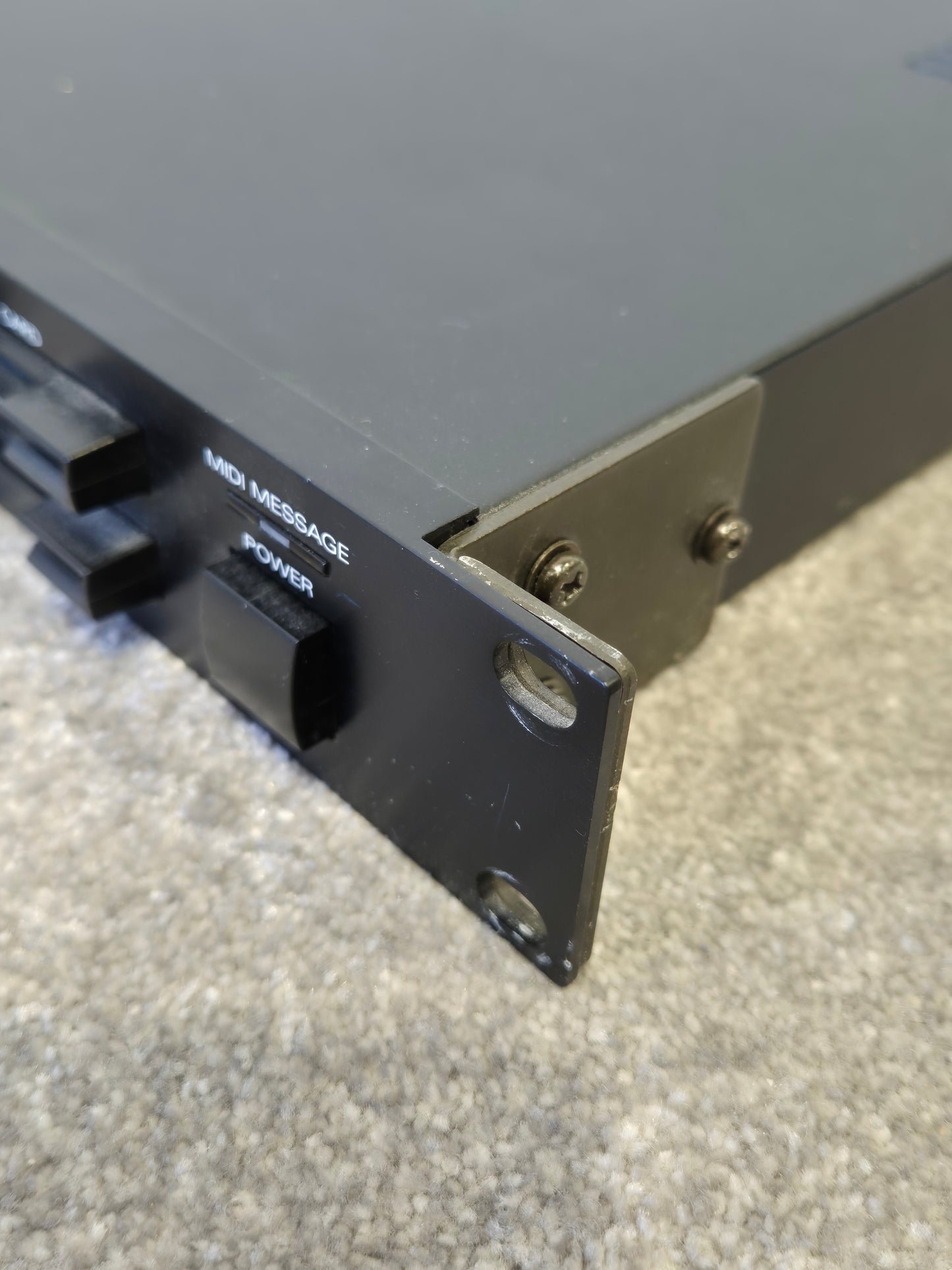 Roland JV-880 - 1U Rackmount Synthesizer Module