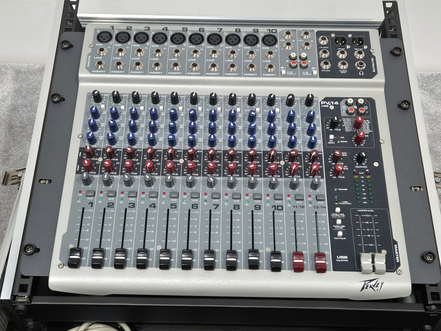 Peavey PV 14 USB - Versatile 14-Channel Mixer w/ Flight Case