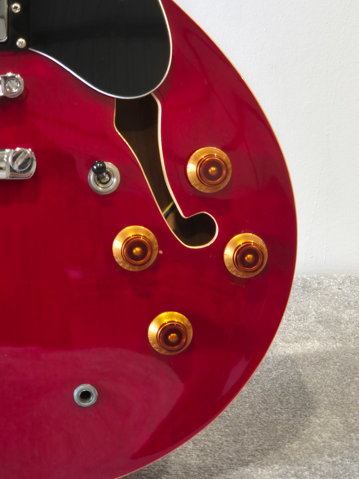 Vintage VSA500 - Semi-Hollow Body Electric Guitar - Red