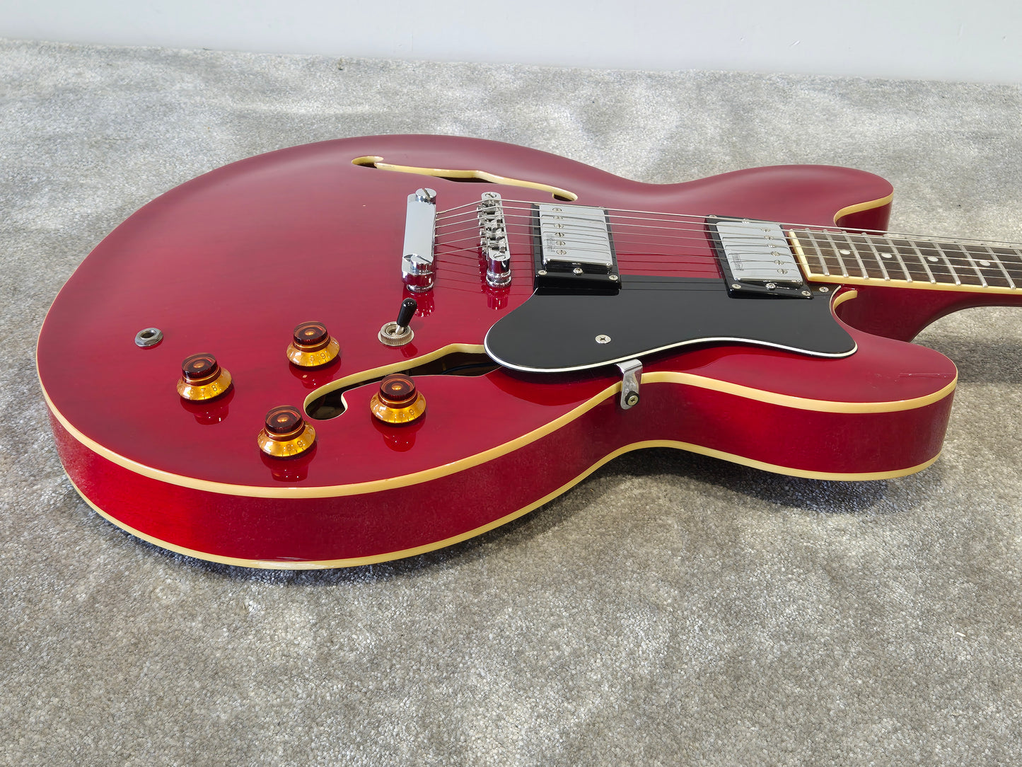 Vintage VSA500 - Semi-Hollow Body Electric Guitar - Red