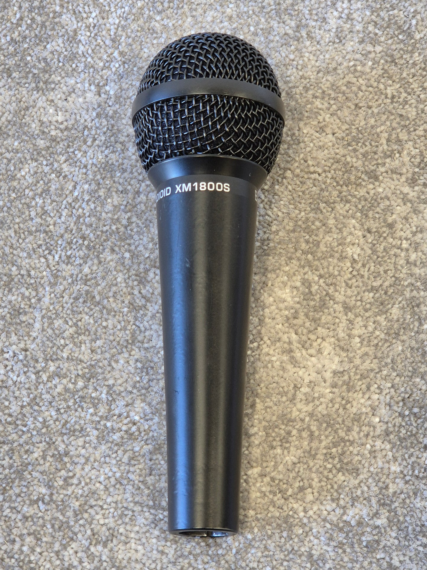 Behringer Ultravoice XM1800S - Dynamic Microphone w/ Case