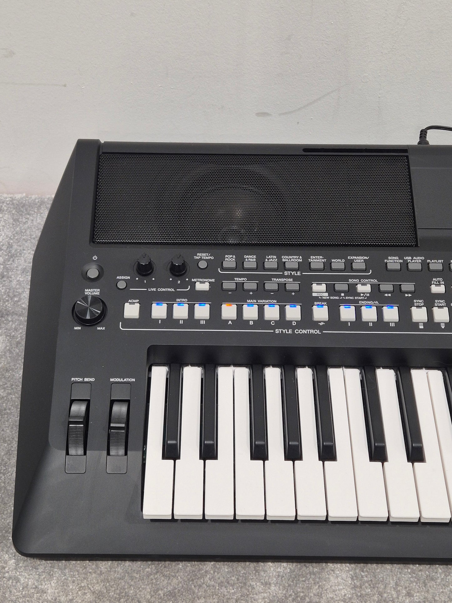 Yamaha PSR-SX600 - Portable Arranger Keyboard