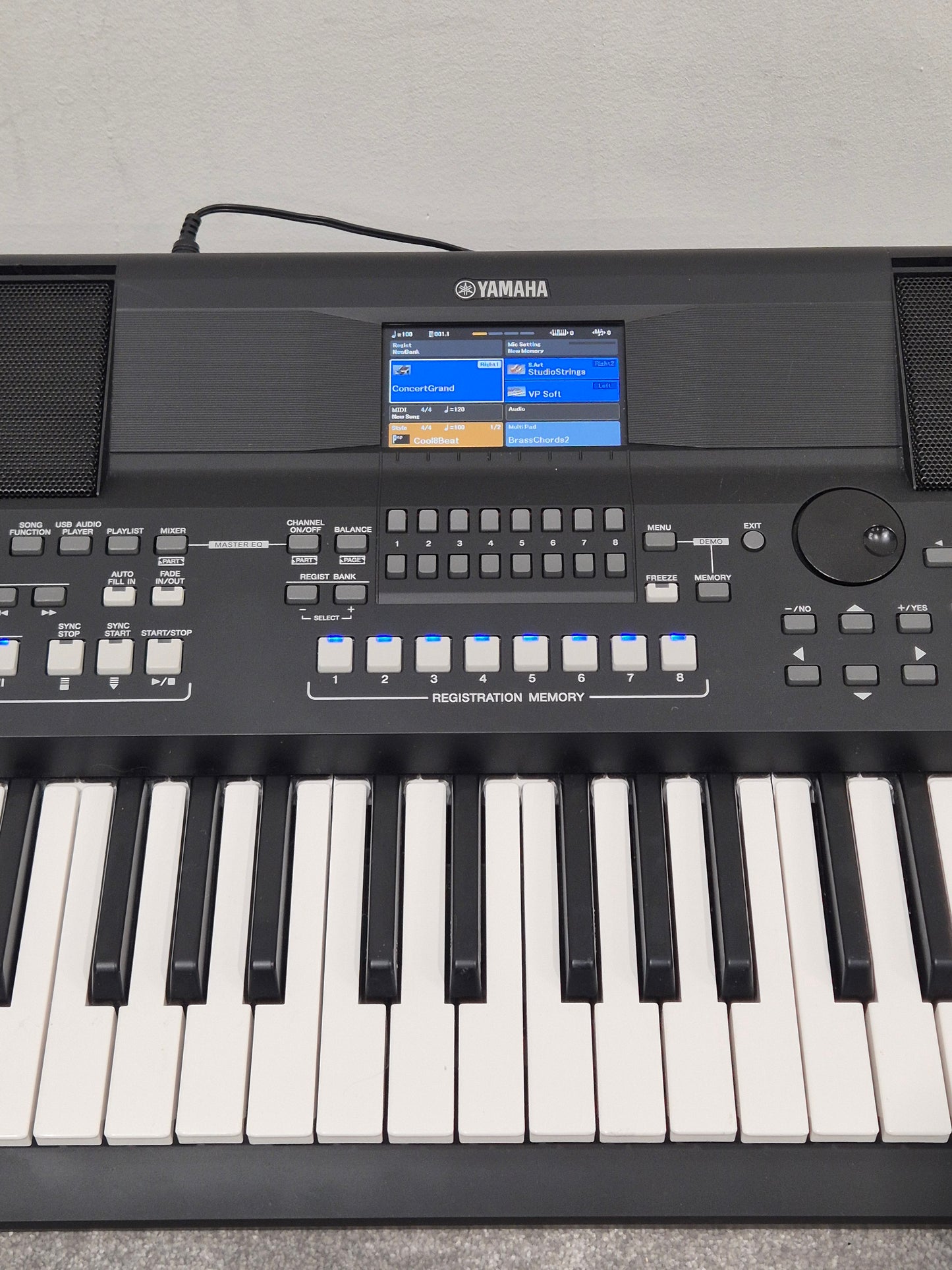 Yamaha PSR-SX600 - Portable Arranger Keyboard