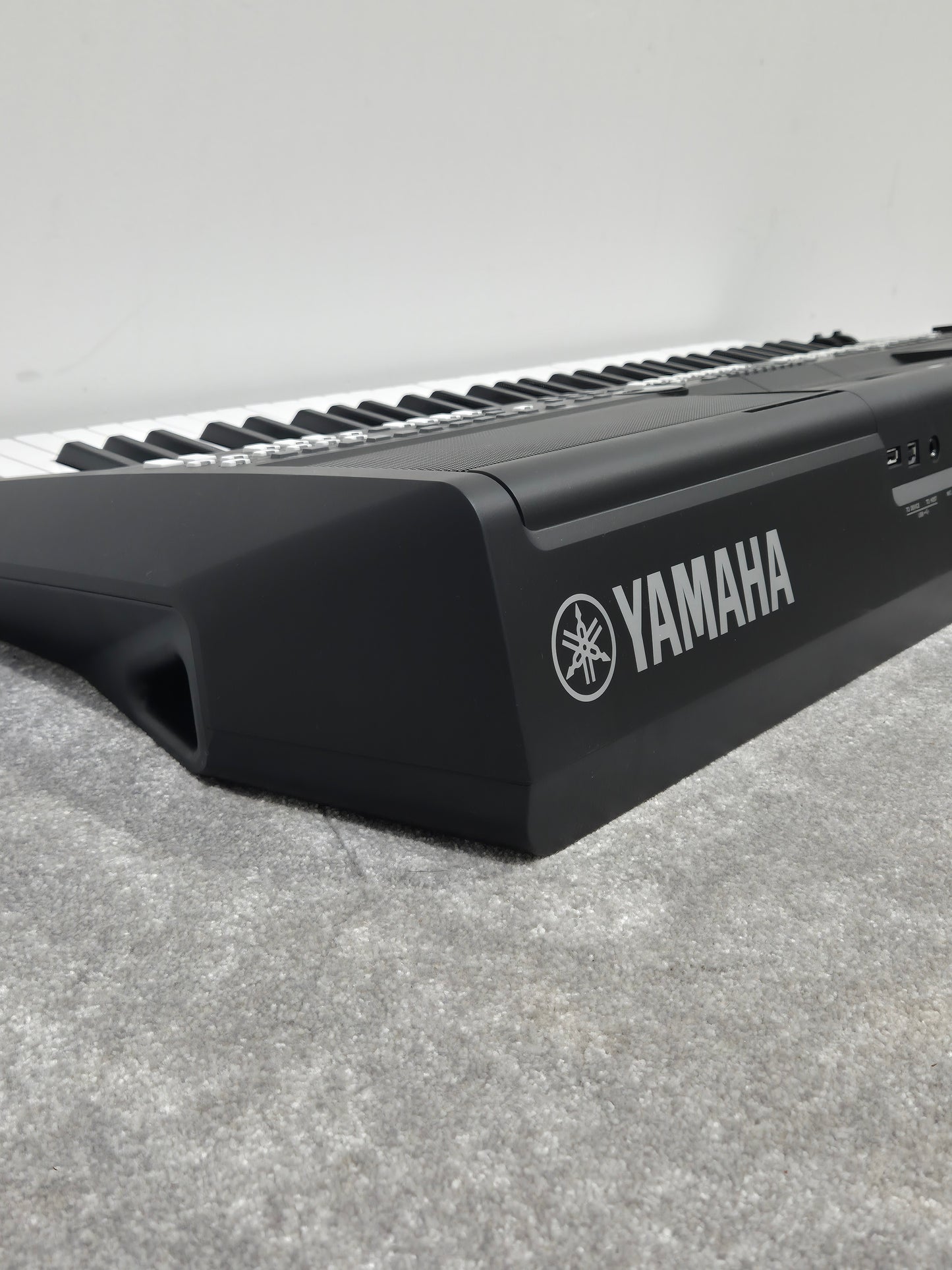 Yamaha PSR-SX600 - Portable Arranger Keyboard