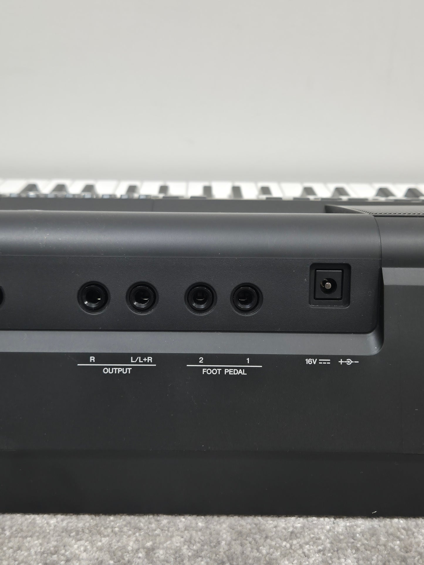 Yamaha PSR-SX600 - Portable Arranger Keyboard
