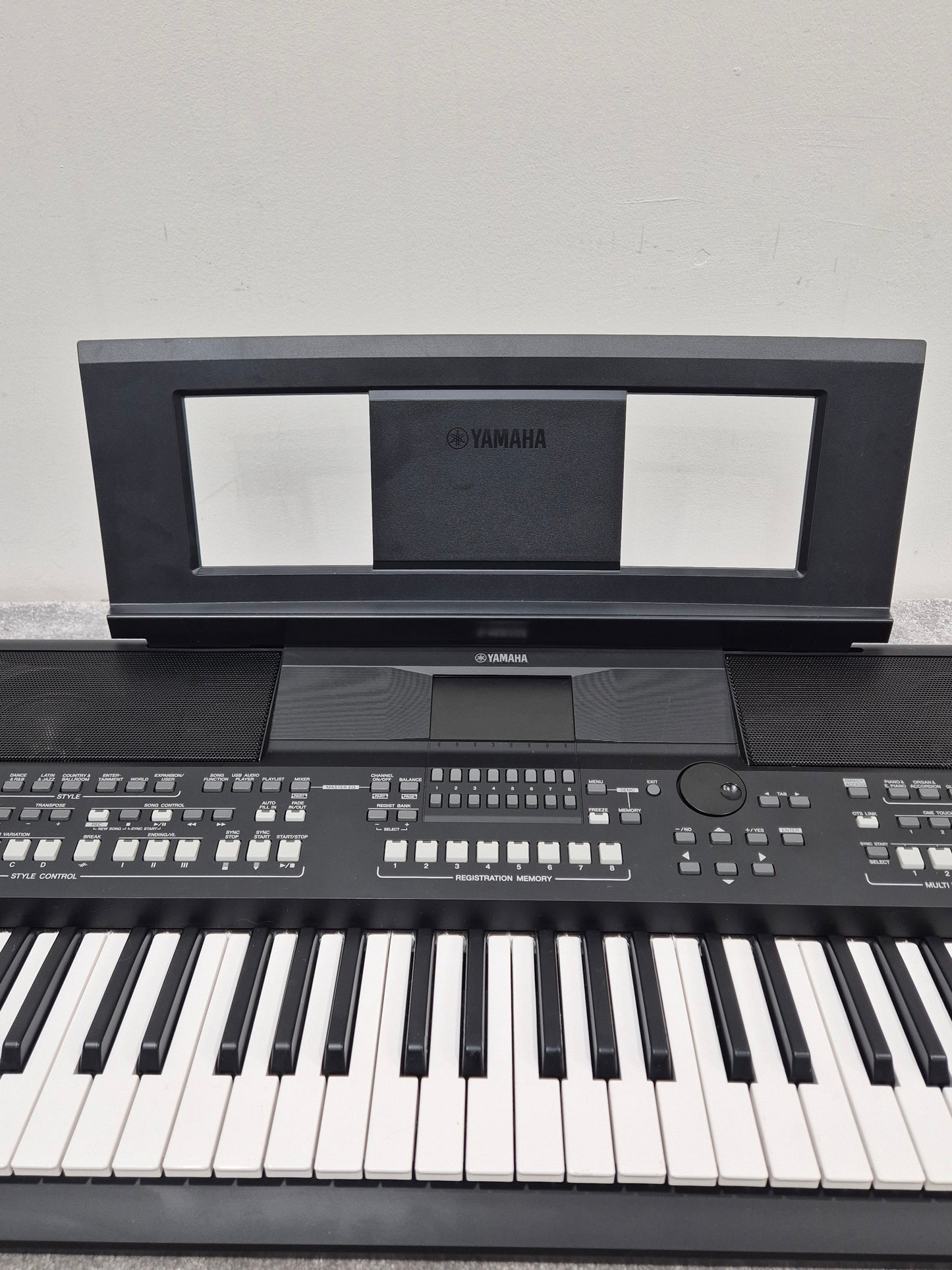 Yamaha PSR-SX600 - Portable Arranger Keyboard
