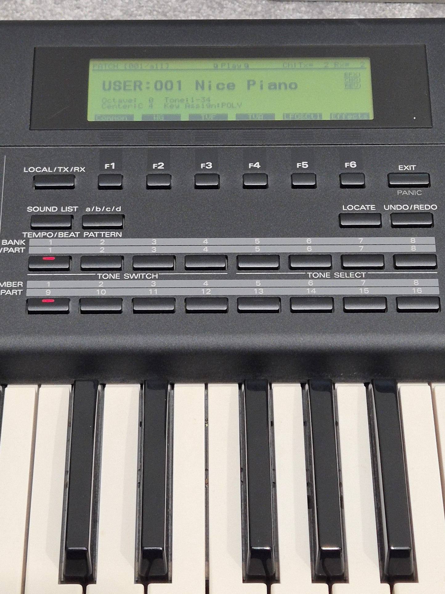 Roland XP-80 - Digital Music Workstation Synthesizer w/ Original Box Excellent