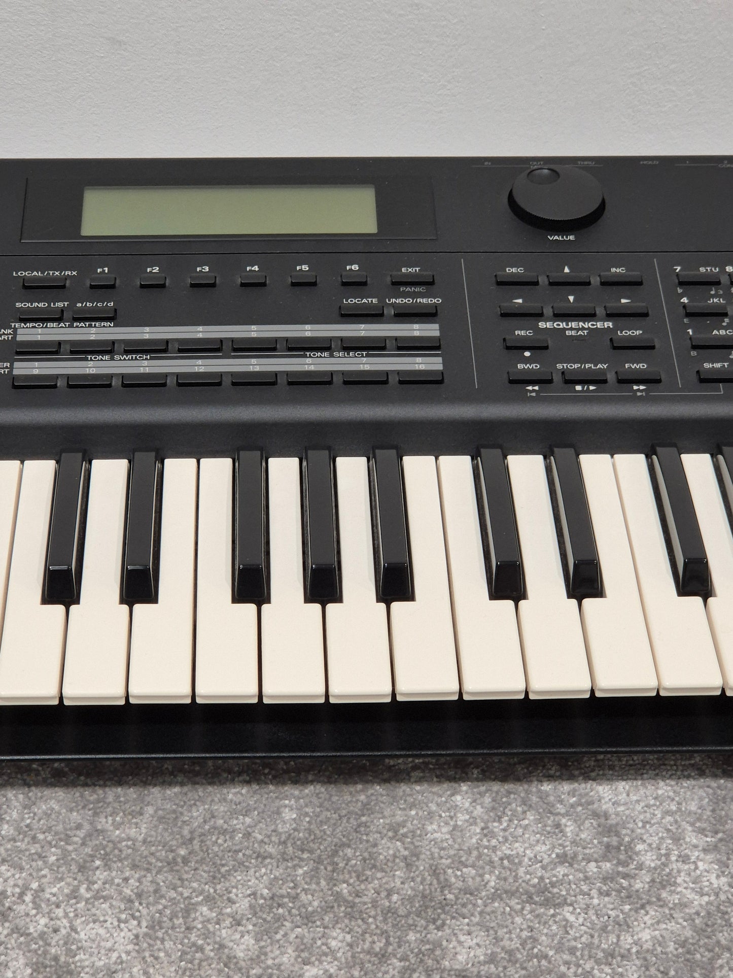 Roland XP-80 - Digital Music Workstation Synthesizer w/ Original Box Excellent