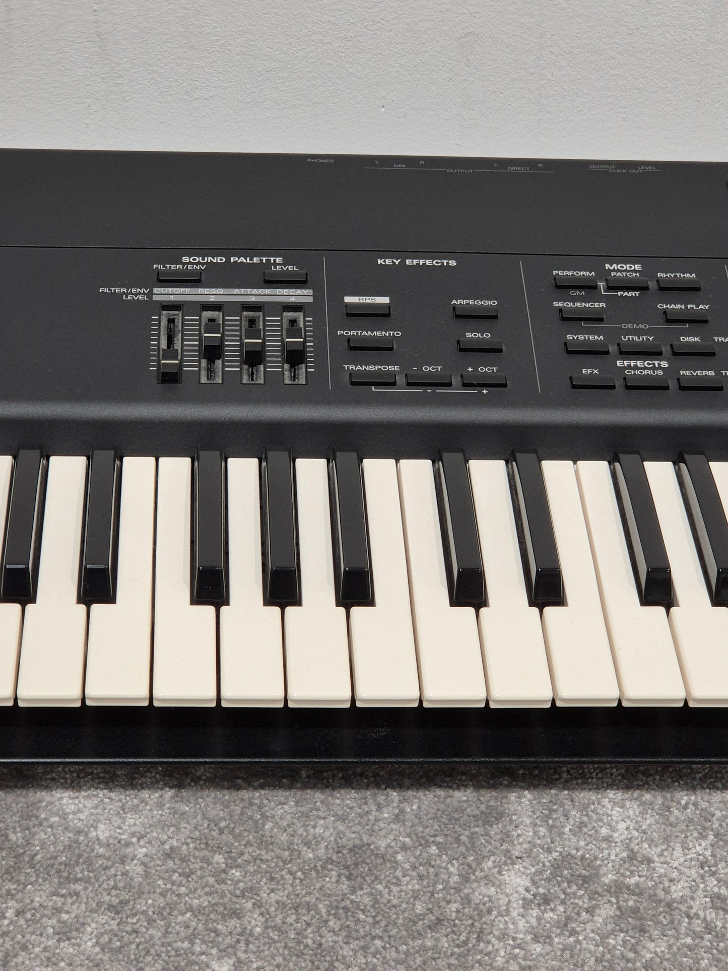 Roland XP-80 - Digital Music Workstation Synthesizer w/ Original Box Excellent