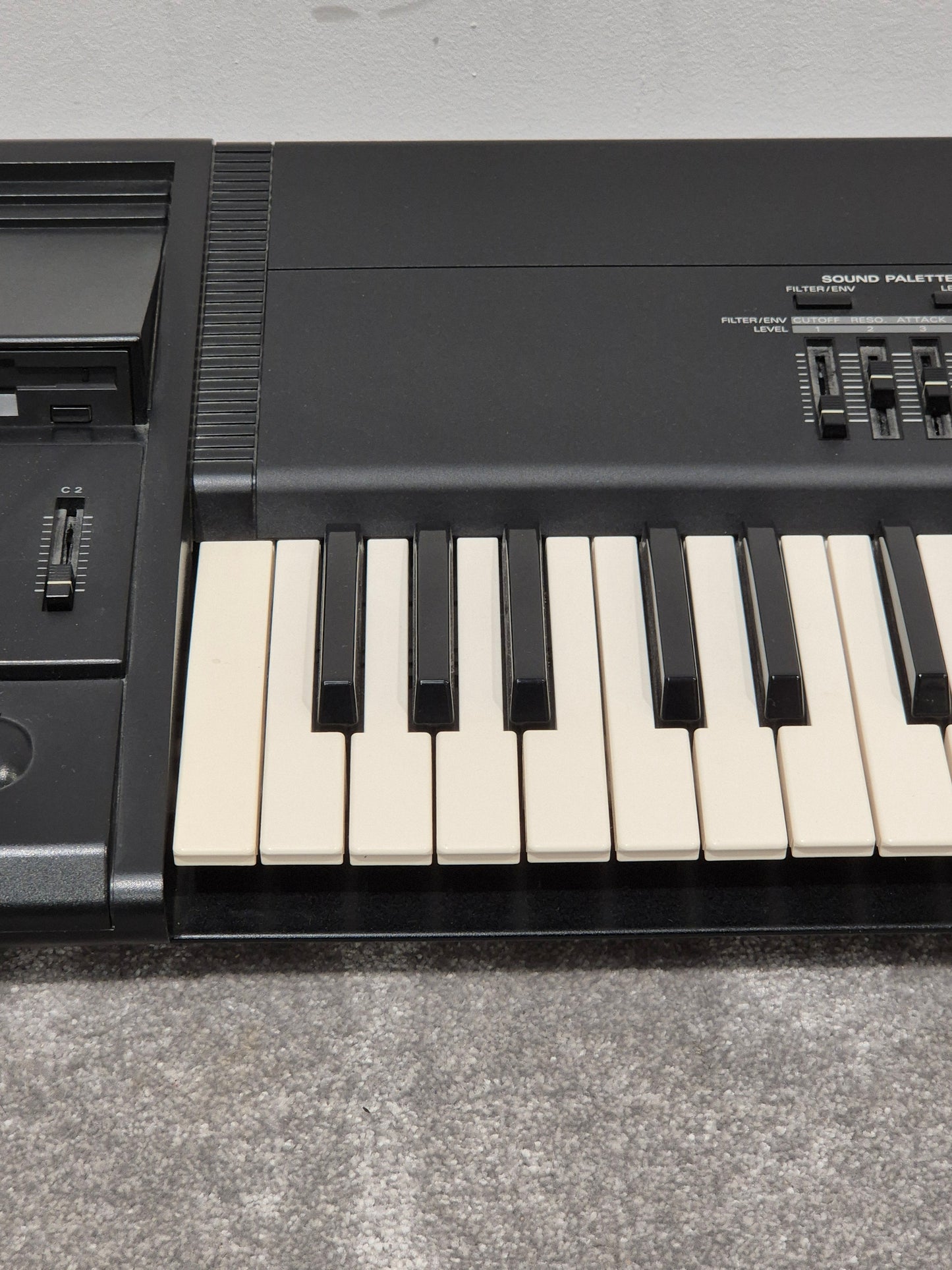 Roland XP-80 - Digital Music Workstation Synthesizer w/ Original Box Excellent