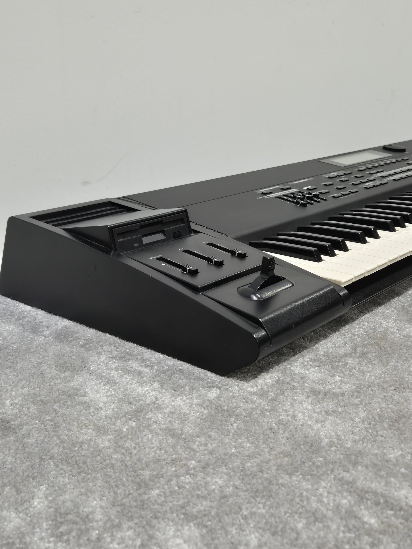 Roland XP-80 - Digital Music Workstation Synthesizer w/ Original Box Excellent