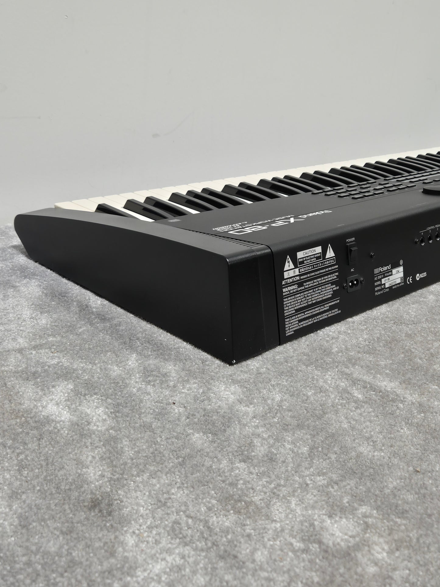 Roland XP-80 - Digital Music Workstation Synthesizer w/ Original Box Excellent