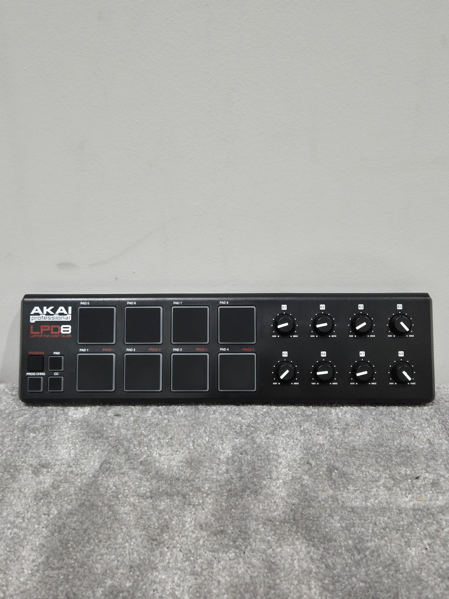 Akai LPD8 Pad Controller - Compact USB MIDI Pad