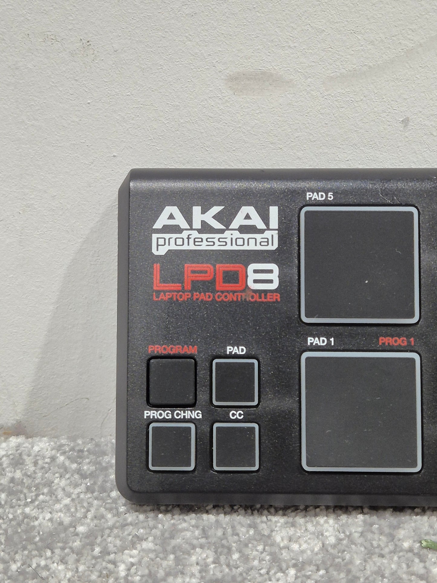 Akai LPD8 Pad Controller - Compact USB MIDI Pad