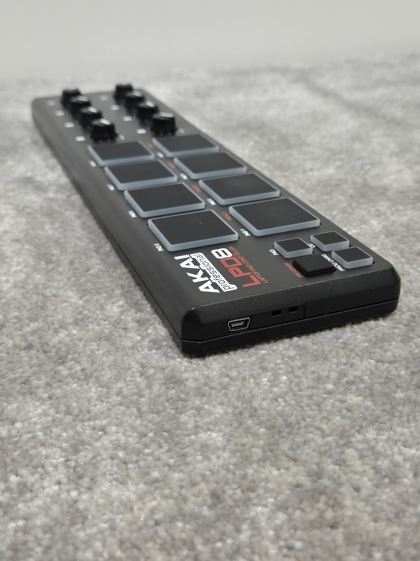 Akai LPD8 Pad Controller - Compact USB MIDI Pad