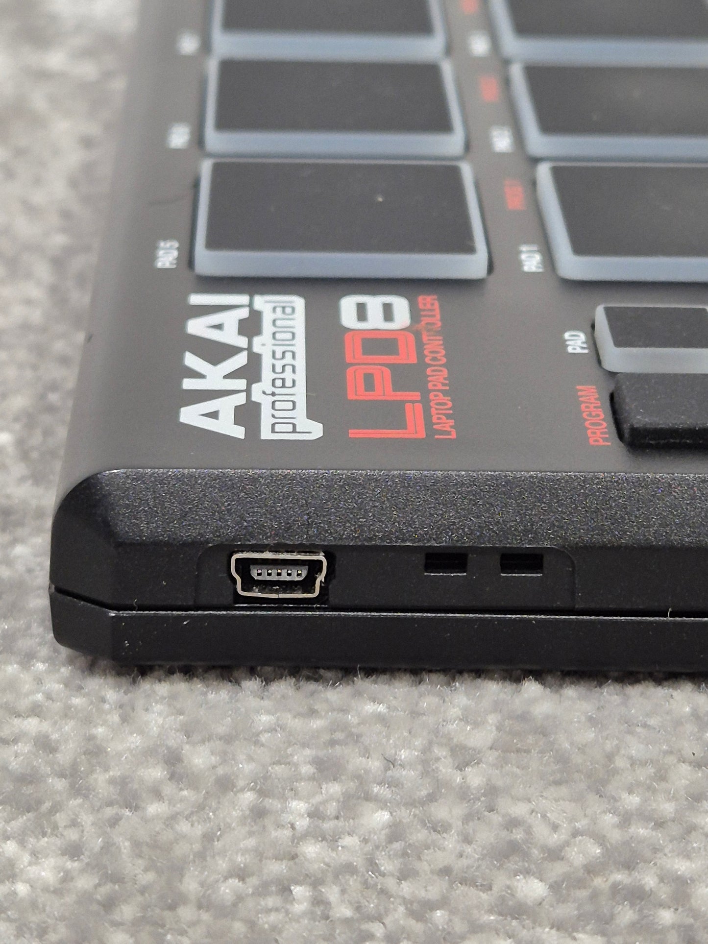 Akai LPD8 Pad Controller - Compact USB MIDI Pad
