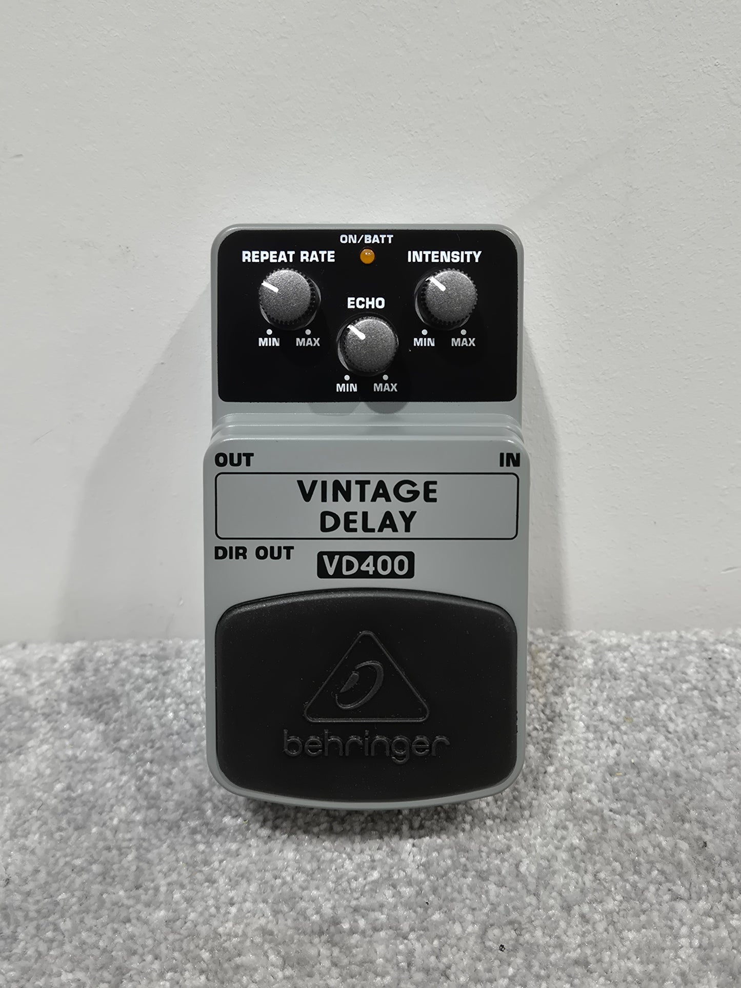 Behringer VD400 Vintage Delay - Delay Pedal w/ Original Box