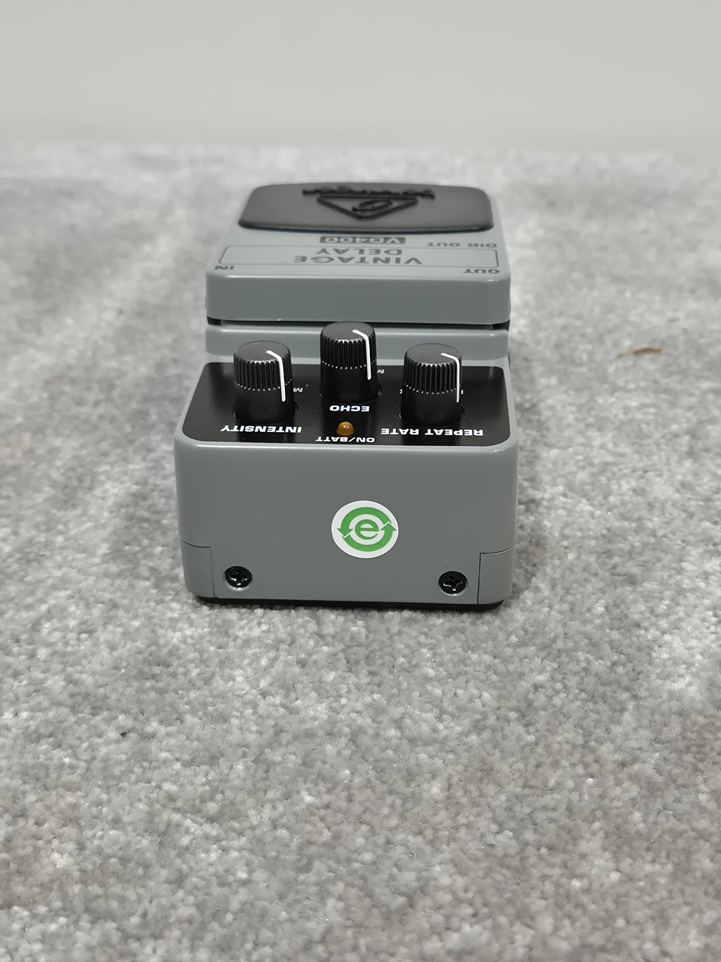 Behringer VD400 Vintage Delay - Delay Pedal w/ Original Box