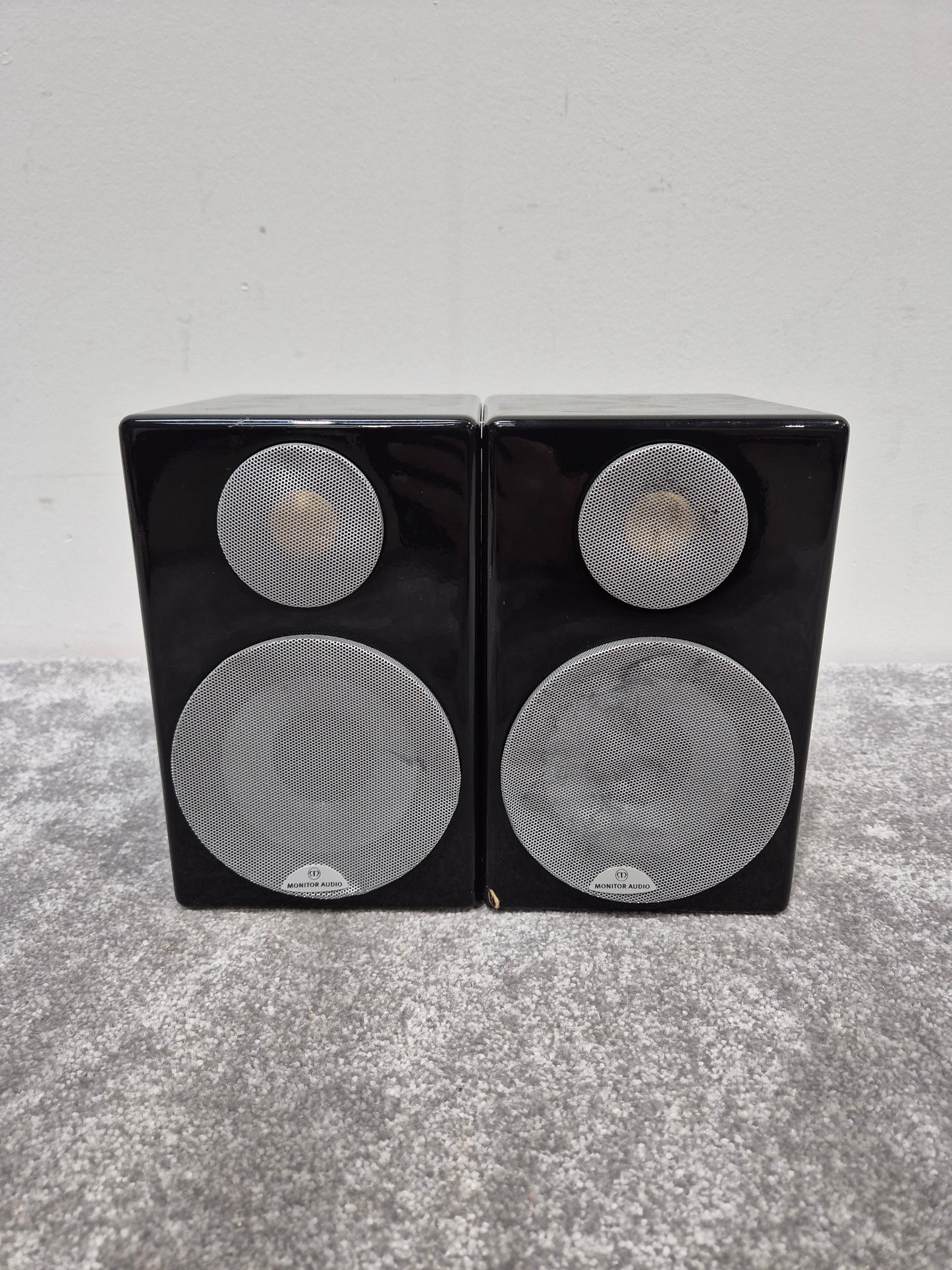 Pair of Monitor Audio Radius 90 Bookshelf Speakers – Good Condition – Fully Tested