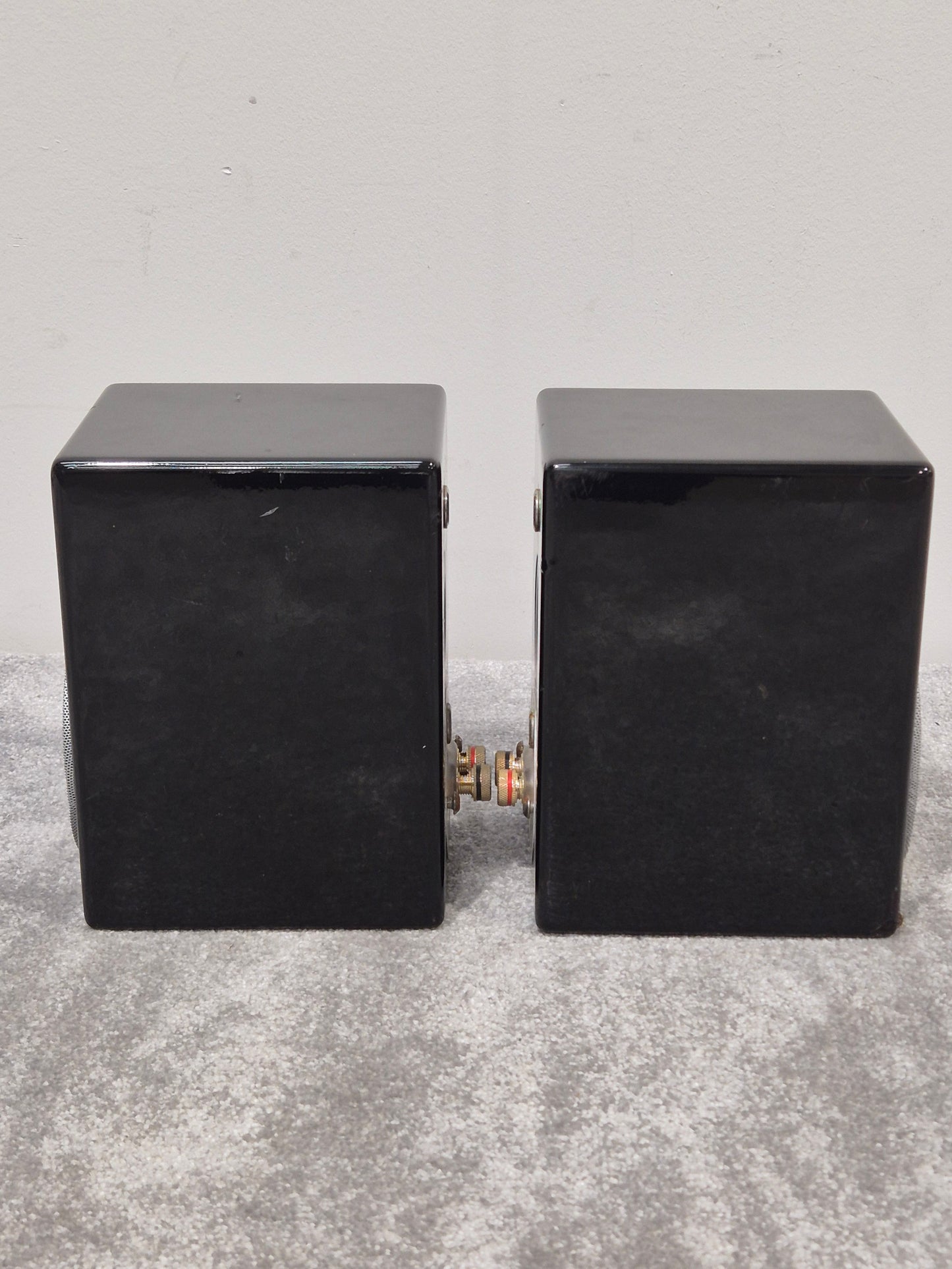 Pair of Monitor Audio Radius 90 Bookshelf Speakers – Good Condition – Fully Tested