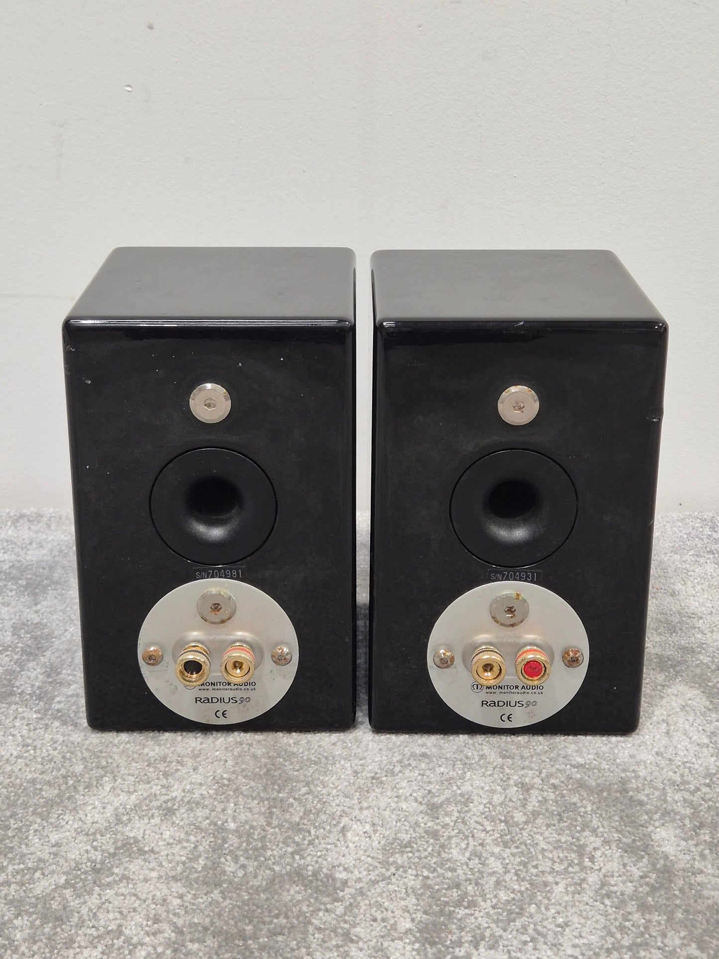 Pair of Monitor Audio Radius 90 Bookshelf Speakers – Good Condition – Fully Tested