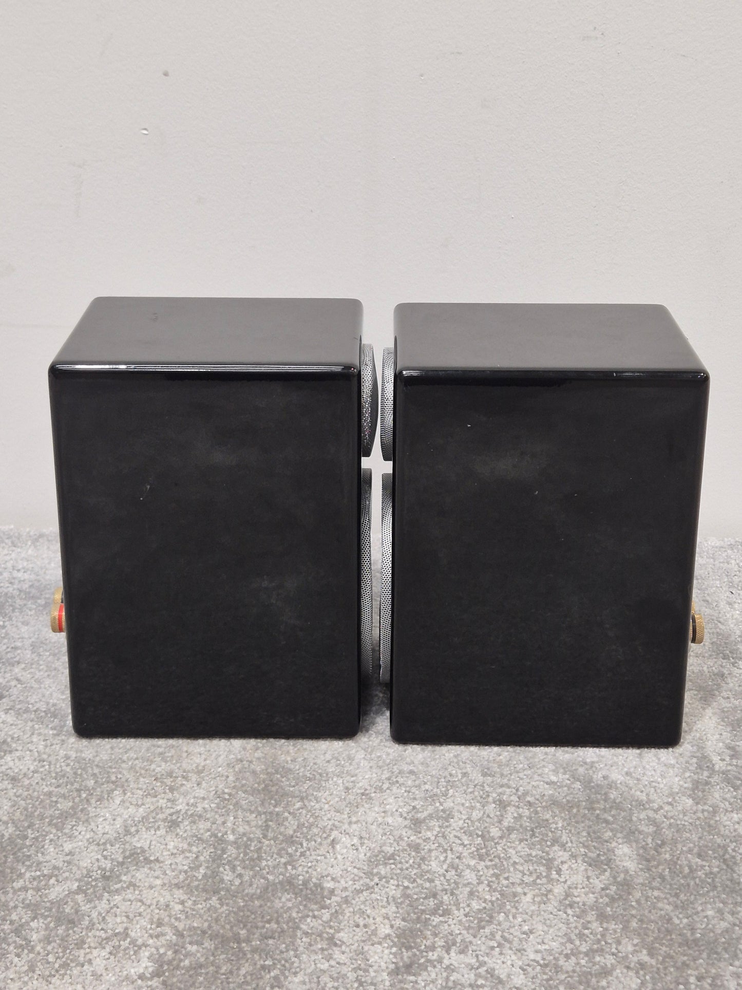Pair of Monitor Audio Radius 90 Bookshelf Speakers – Good Condition – Fully Tested