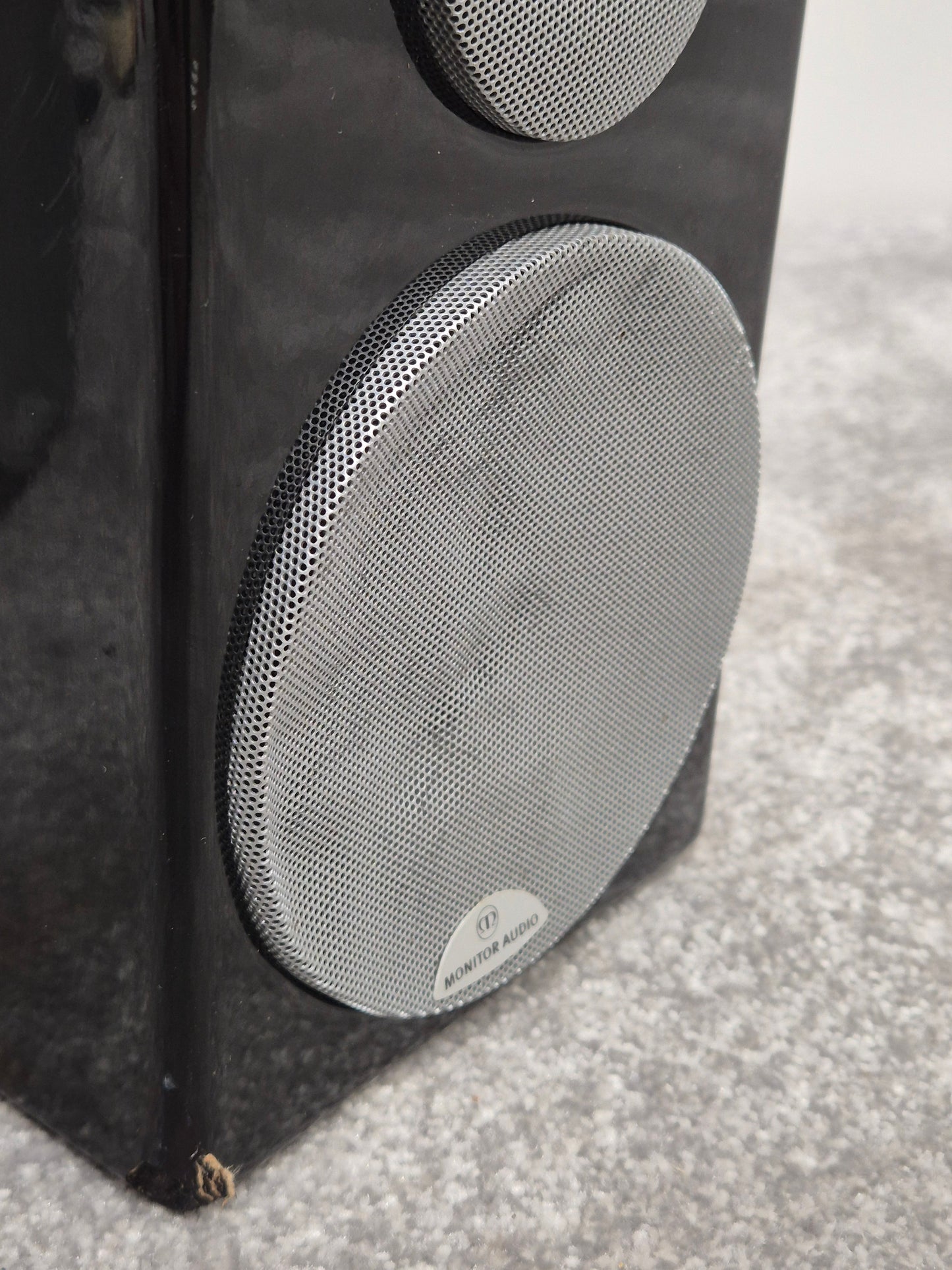 Pair of Monitor Audio Radius 90 Bookshelf Speakers – Good Condition – Fully Tested