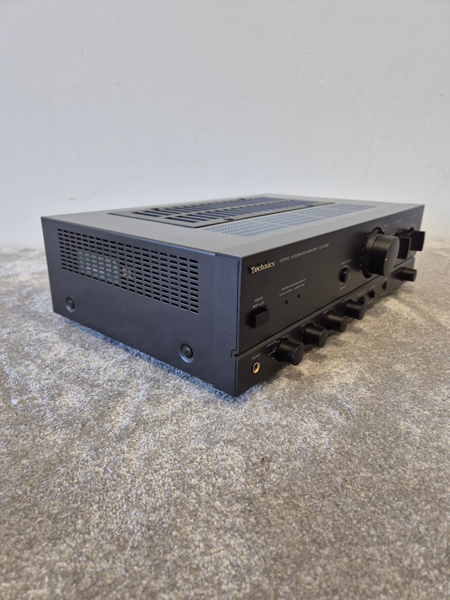 Technics SU-VX500 - 50-watt Stereo Integrated Amplifier - Excellent