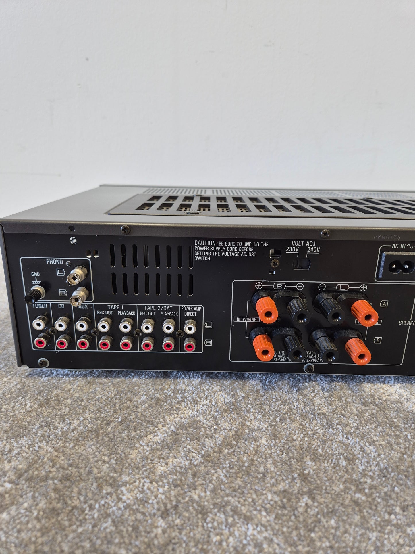 Technics SU-VX500 - 50-watt Stereo Integrated Amplifier - Excellent