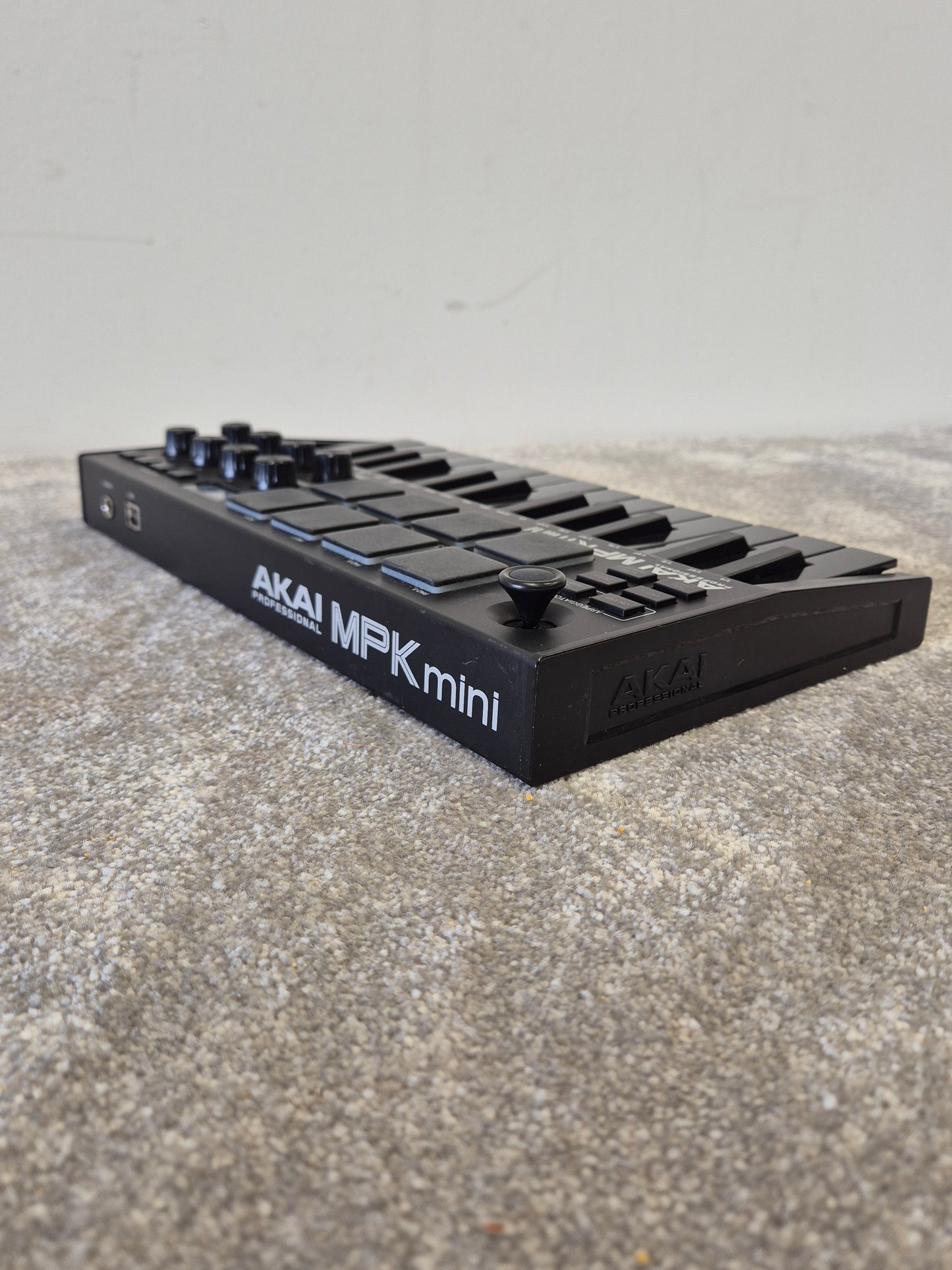 Akai MPK Mini - Compact MIDI Keyboard Controller