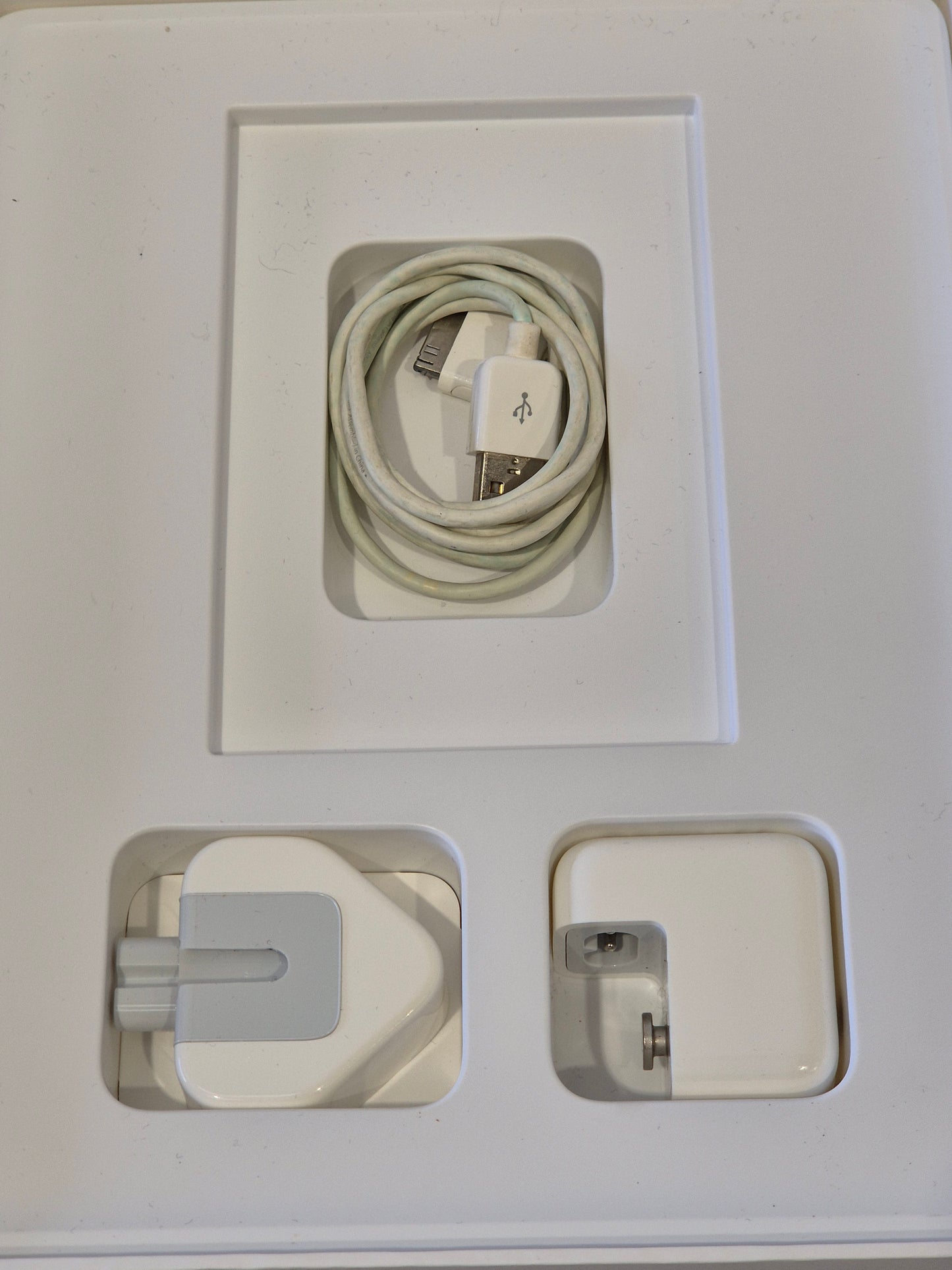 Apple iPad 2nd Gen - 9.7-inch 32GB w/ Original Box