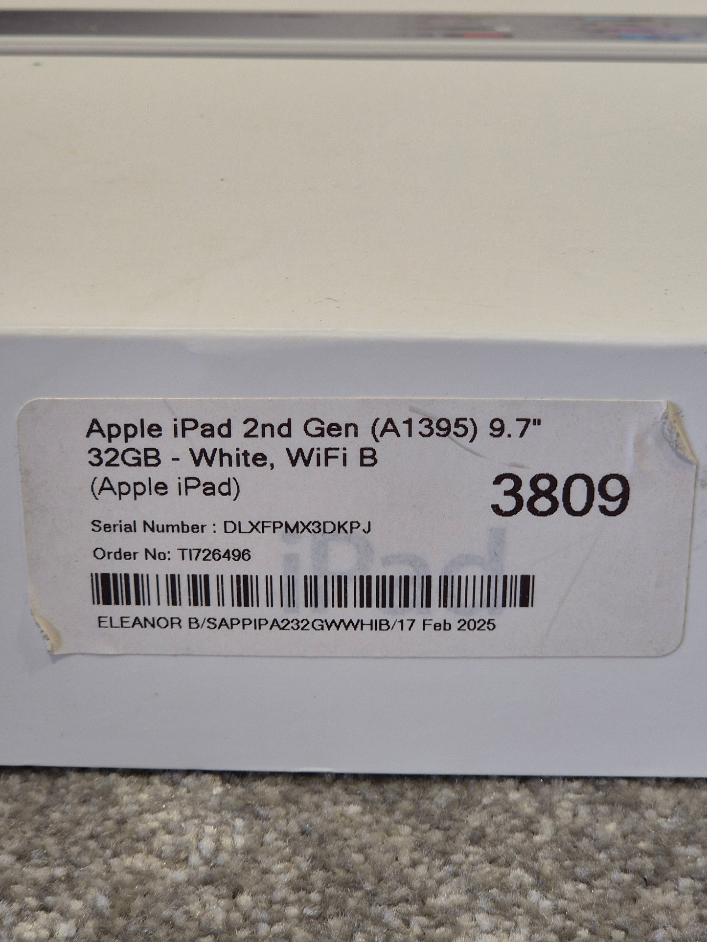 Apple iPad 2nd Gen - 9.7-inch 32GB w/ Original Box