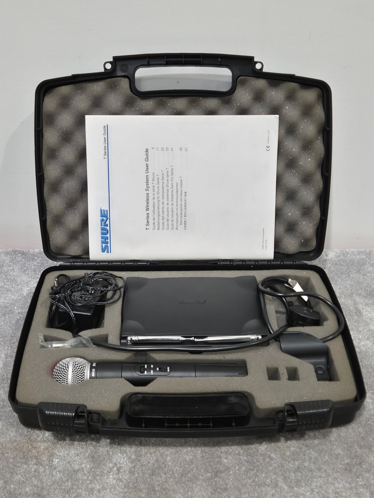Shure T4N/SM58 - Wireless Microphone System w/ Case - Excellent