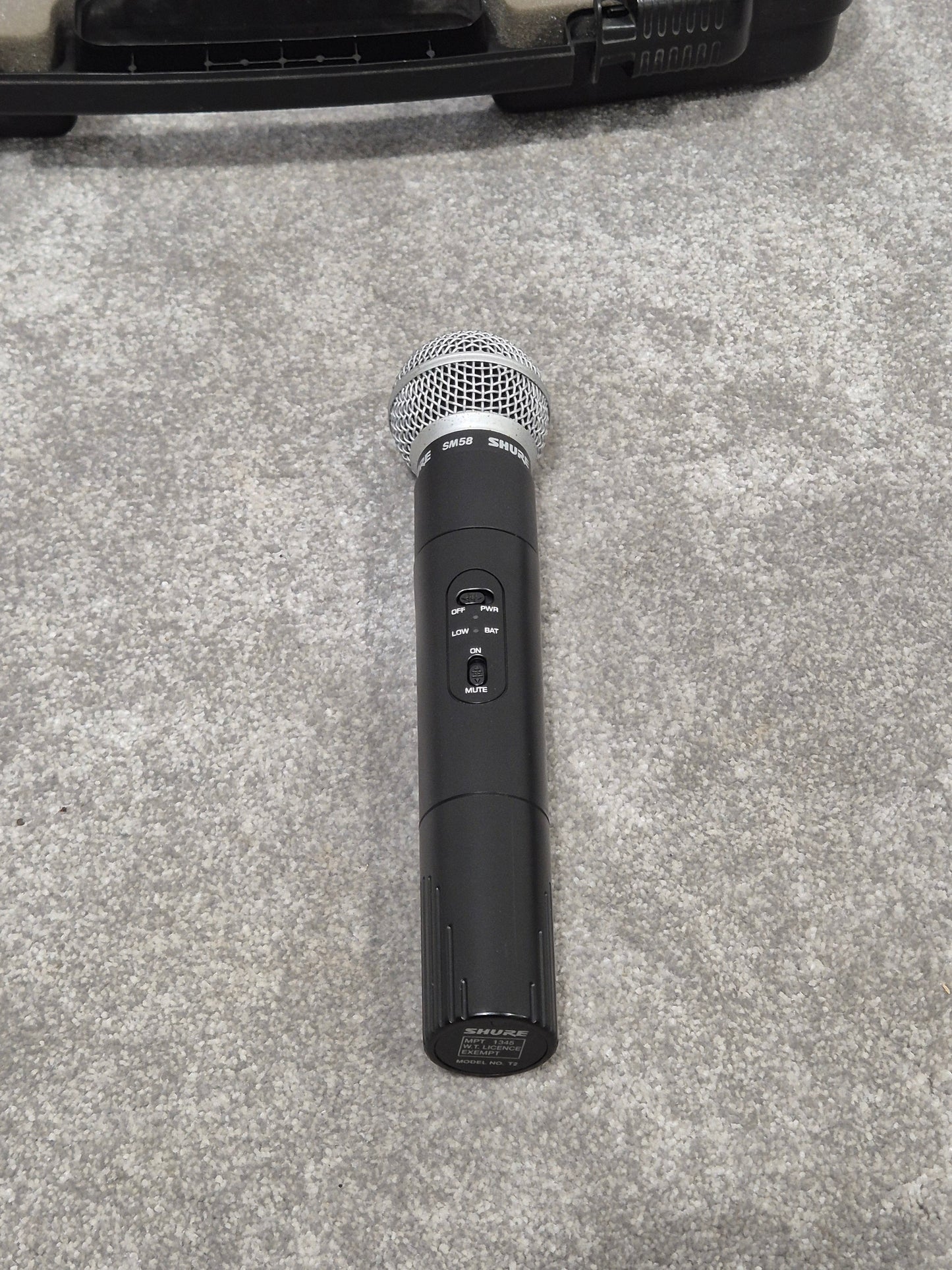 Shure T4N/SM58 - Wireless Microphone System w/ Case - Excellent