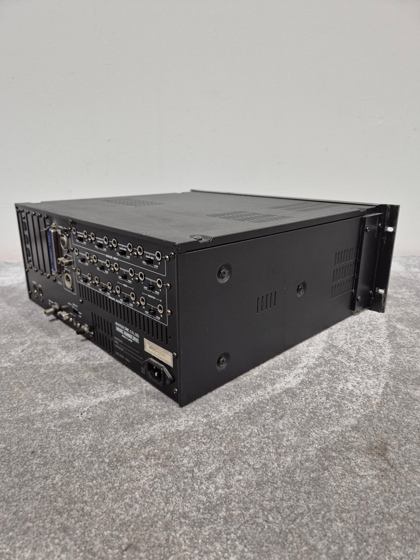 Akai DR16 - 16-Track Digital Hard Disk Recorder