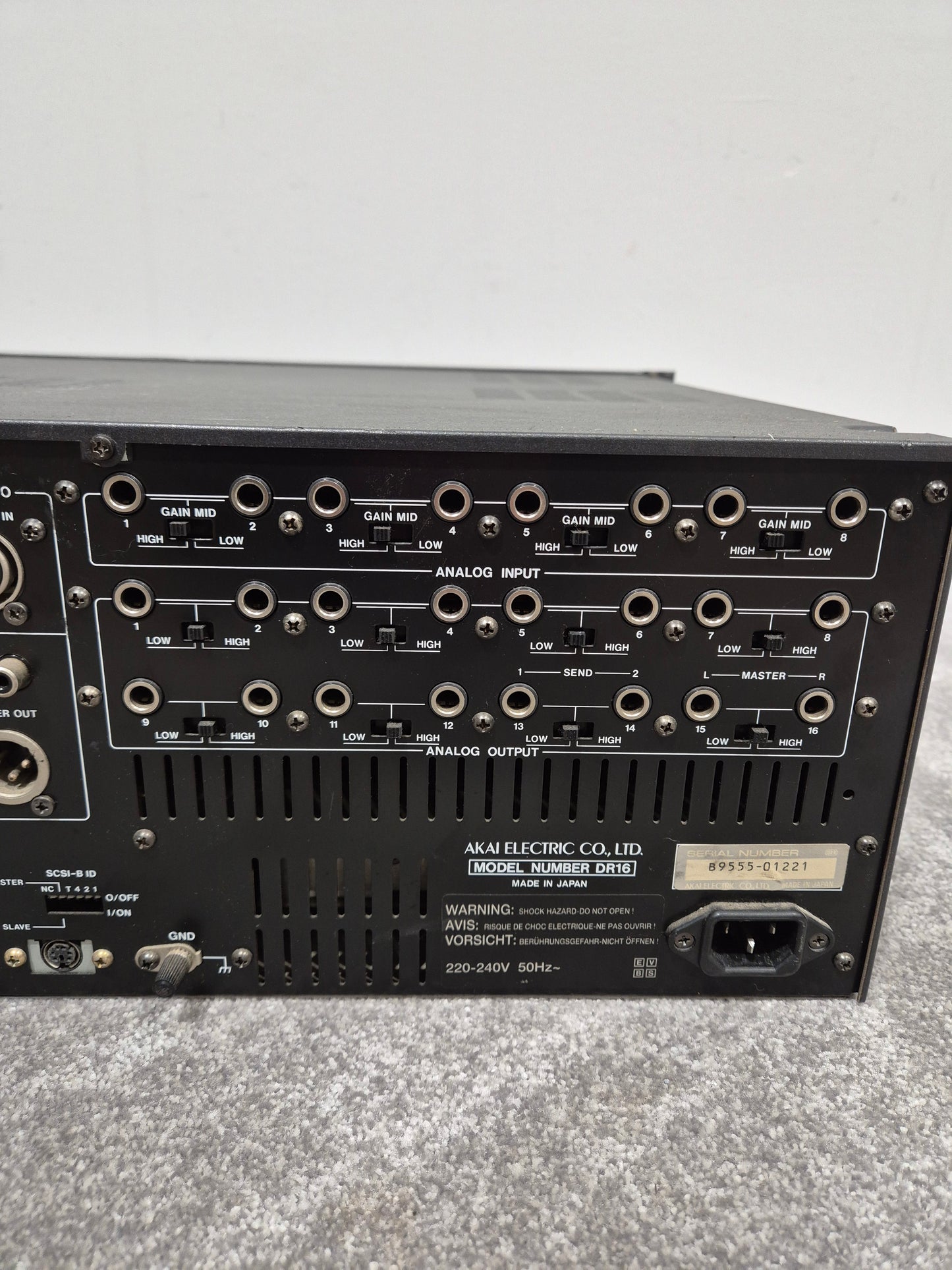 Akai DR16 - 16-Track Digital Hard Disk Recorder